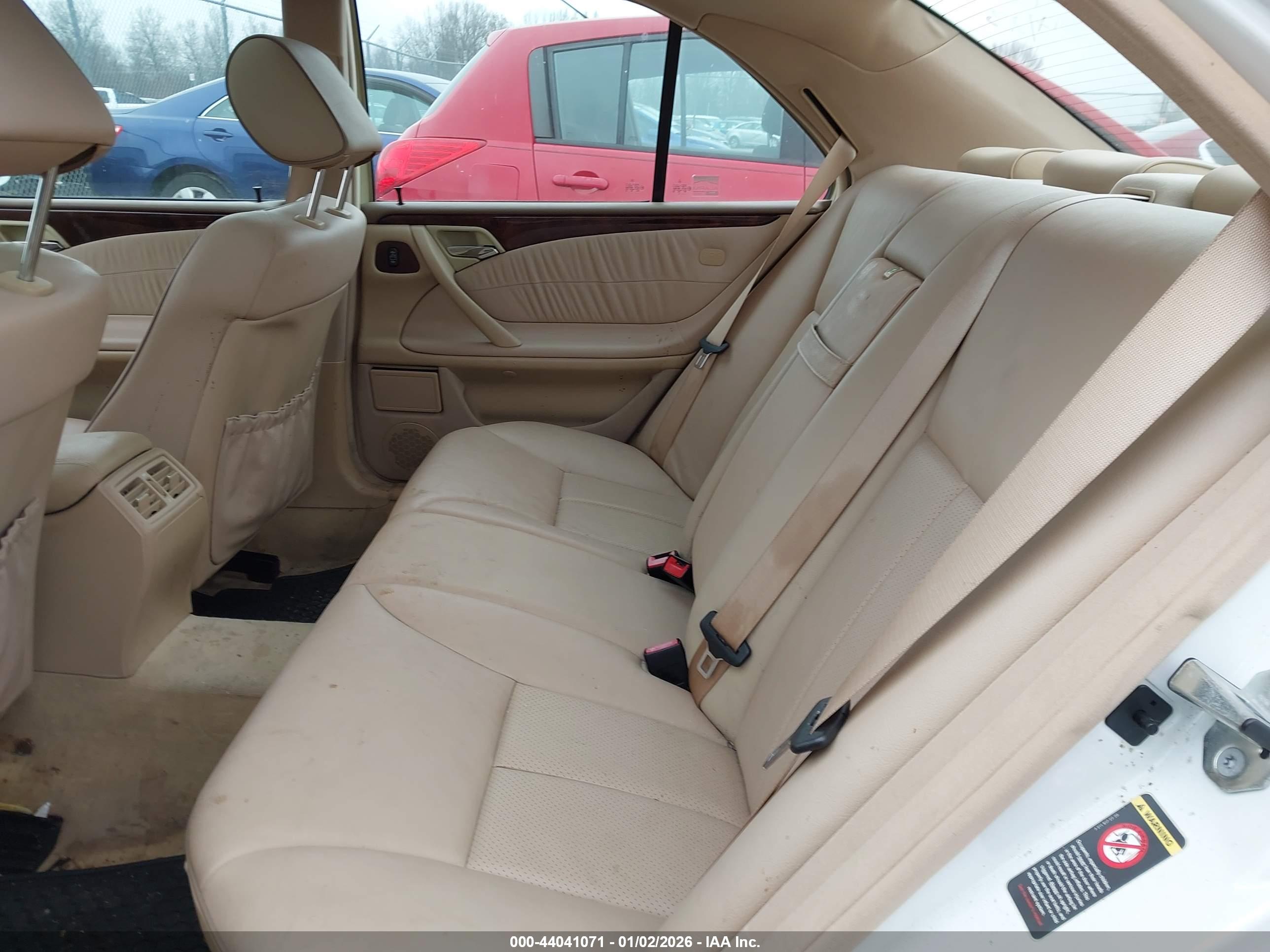 MERCEDES-BENZ E image 8