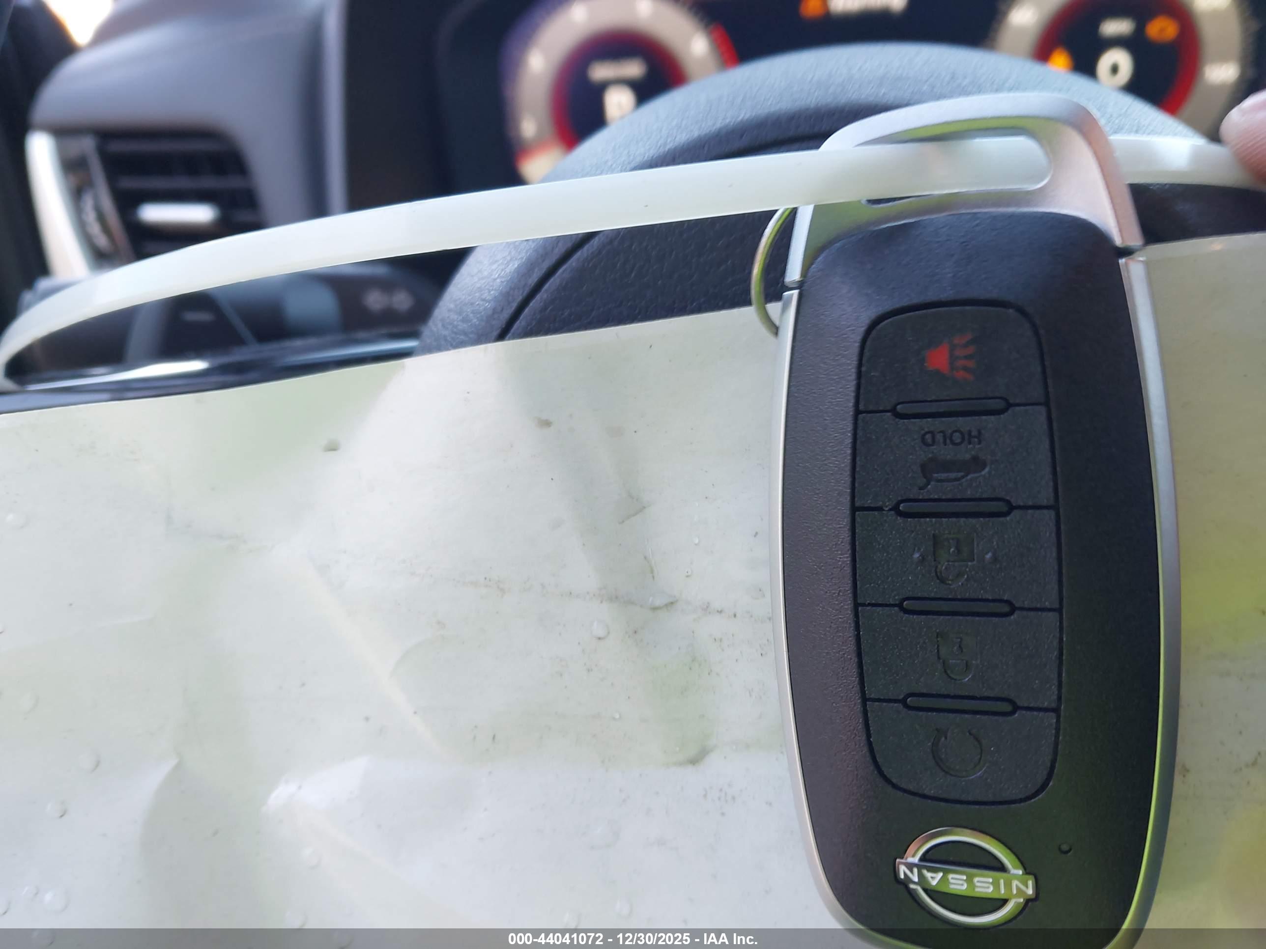 NISSAN ROGUE image 11