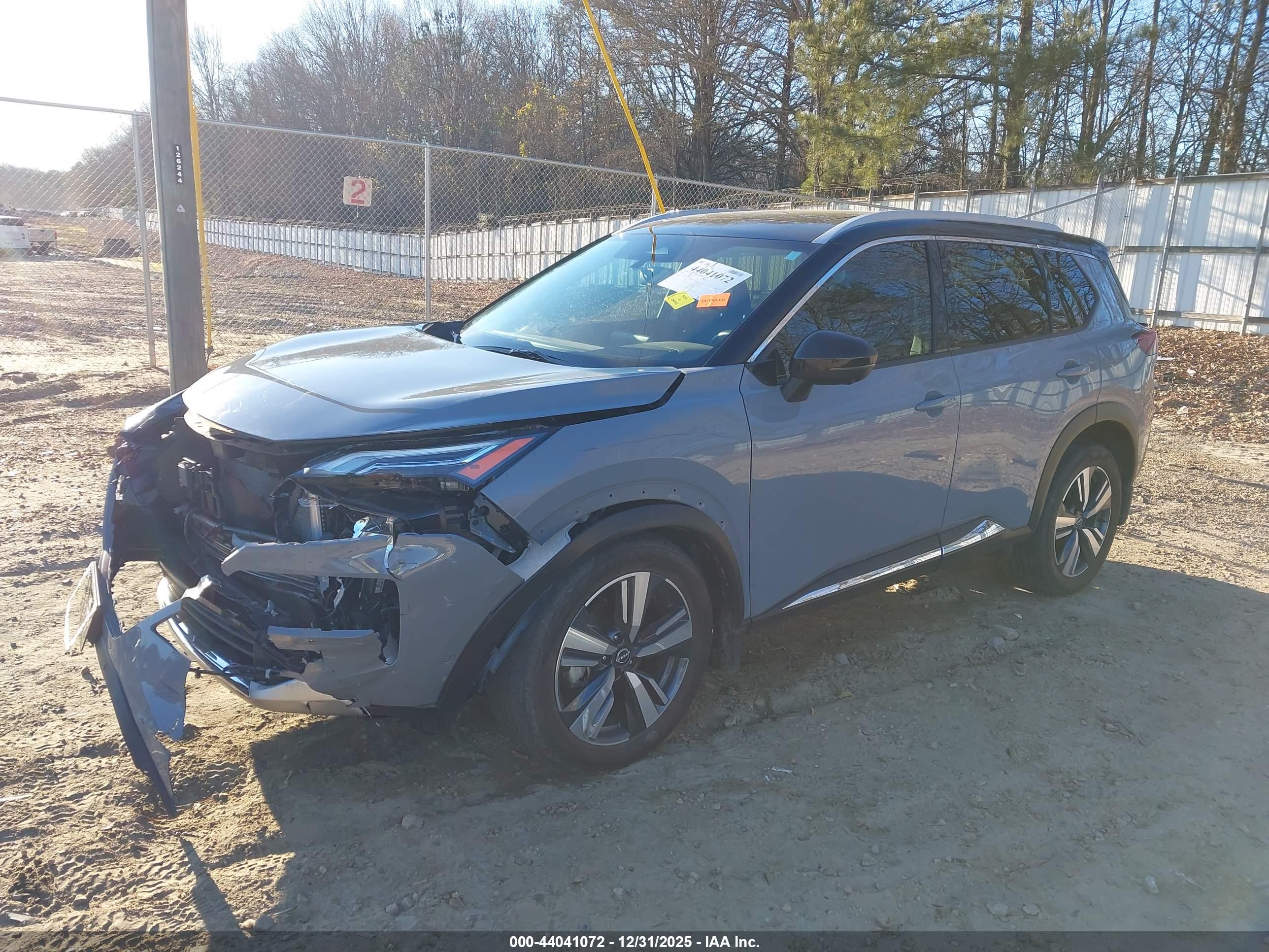 NISSAN ROGUE image 2