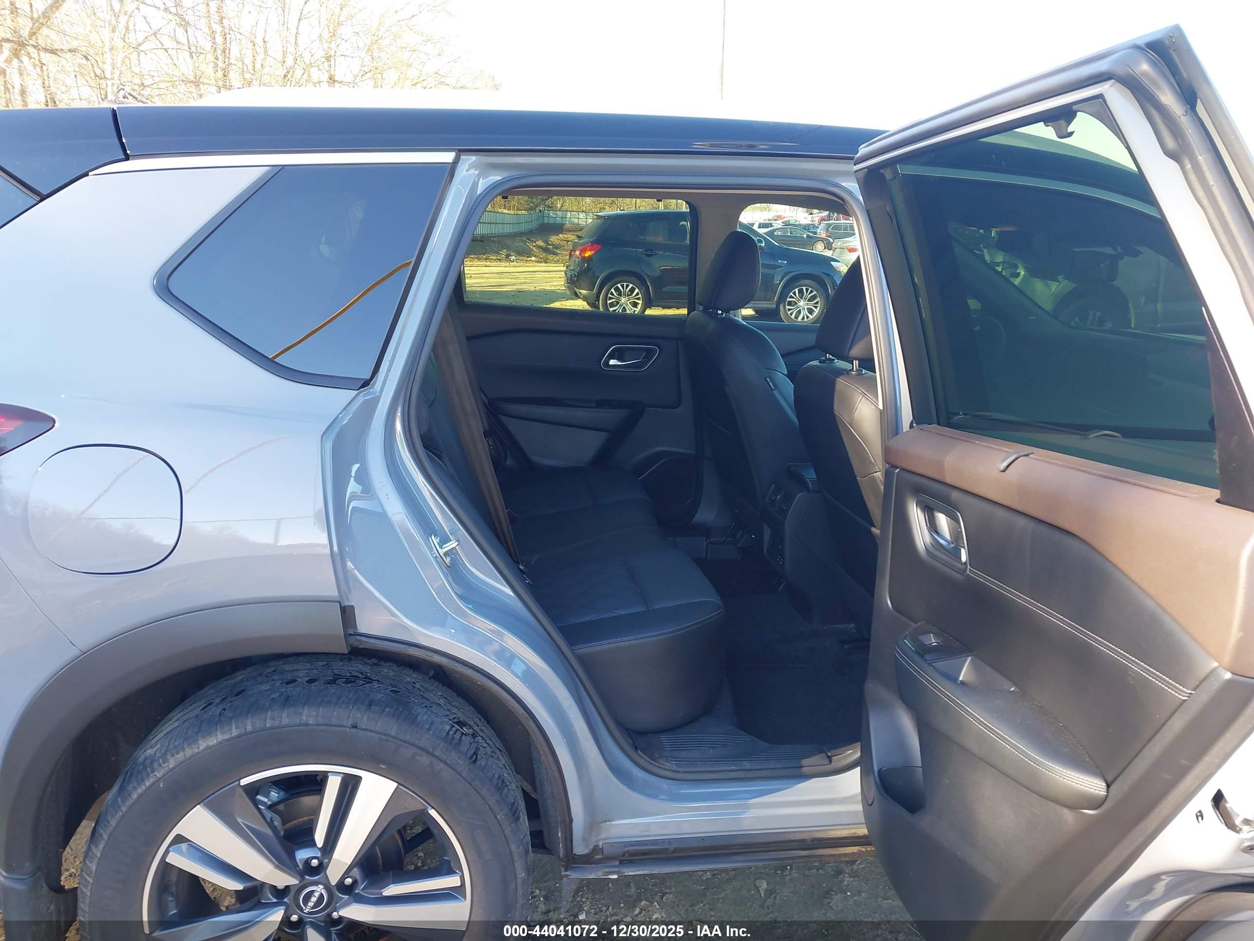 NISSAN ROGUE image 8