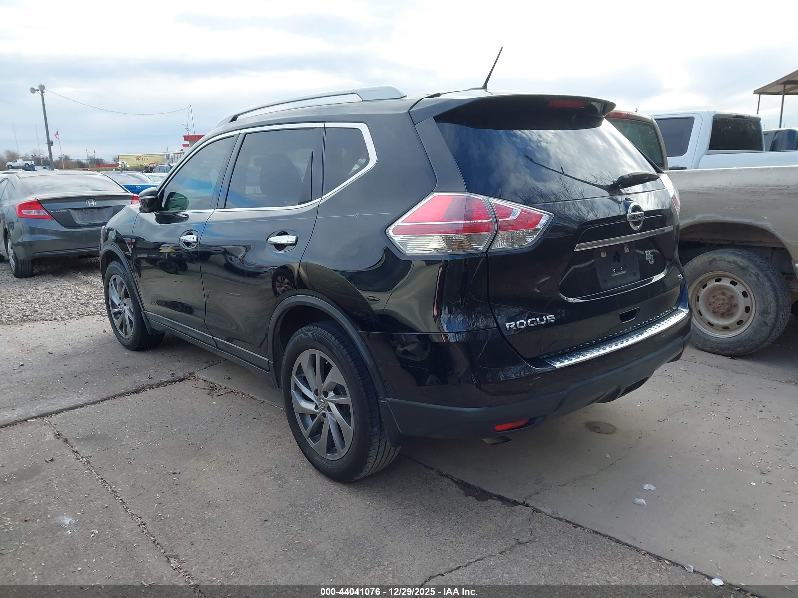 NISSAN ROGUE image 3