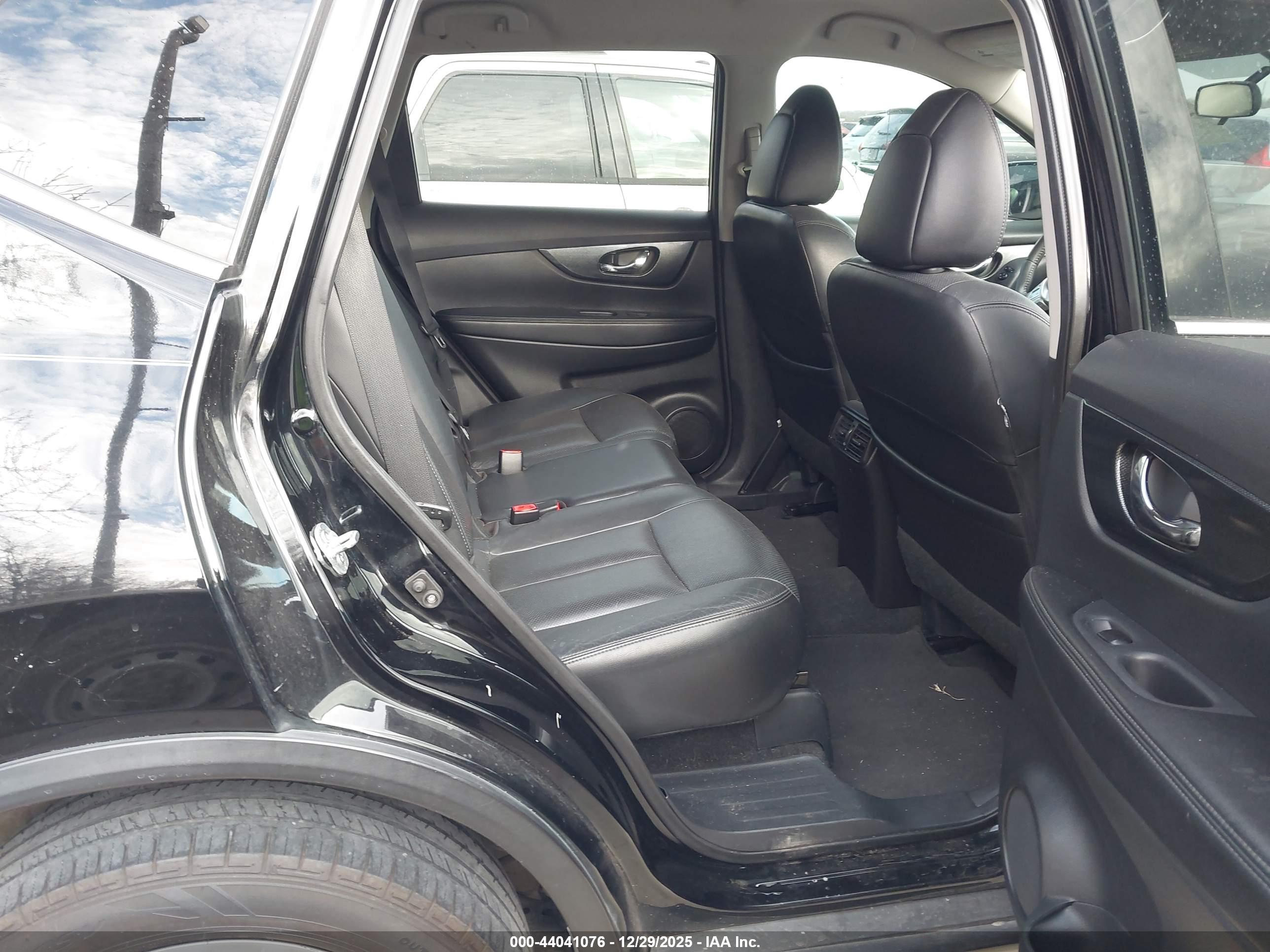 NISSAN ROGUE image 8