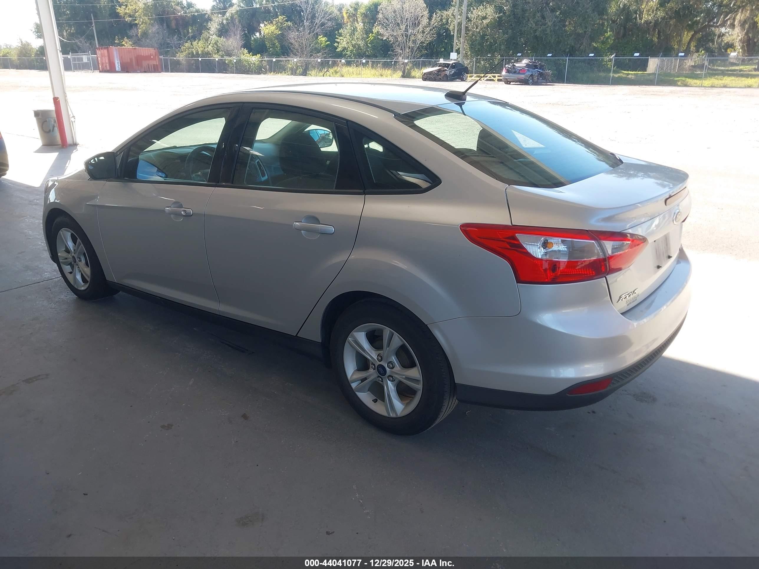 FORD FOCUS image 3