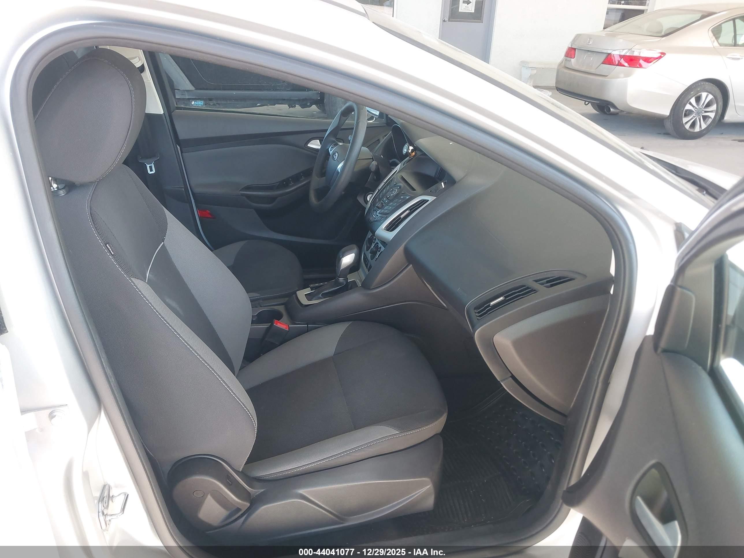 FORD FOCUS image 5