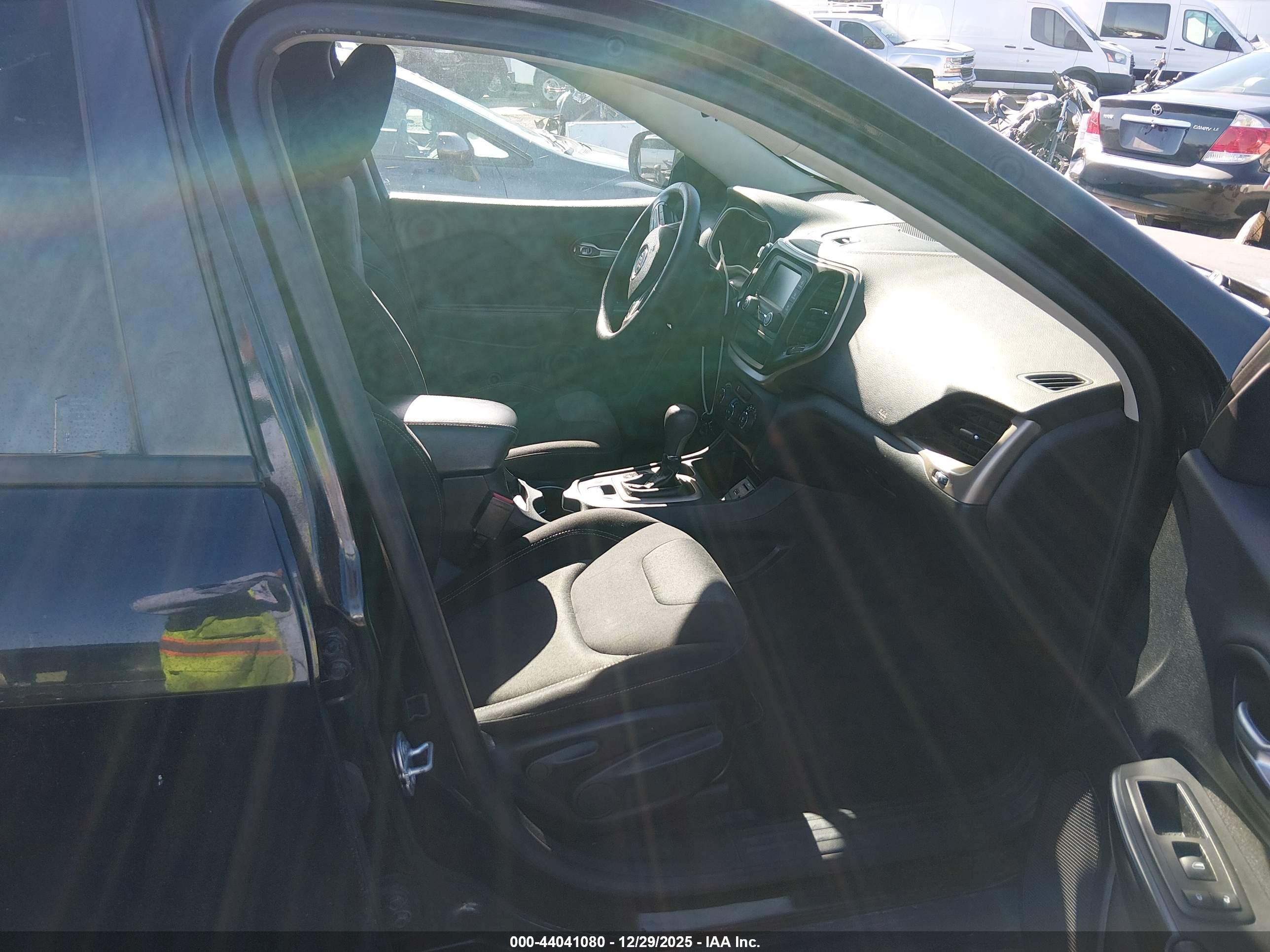 JEEP CHEROKEE image 5