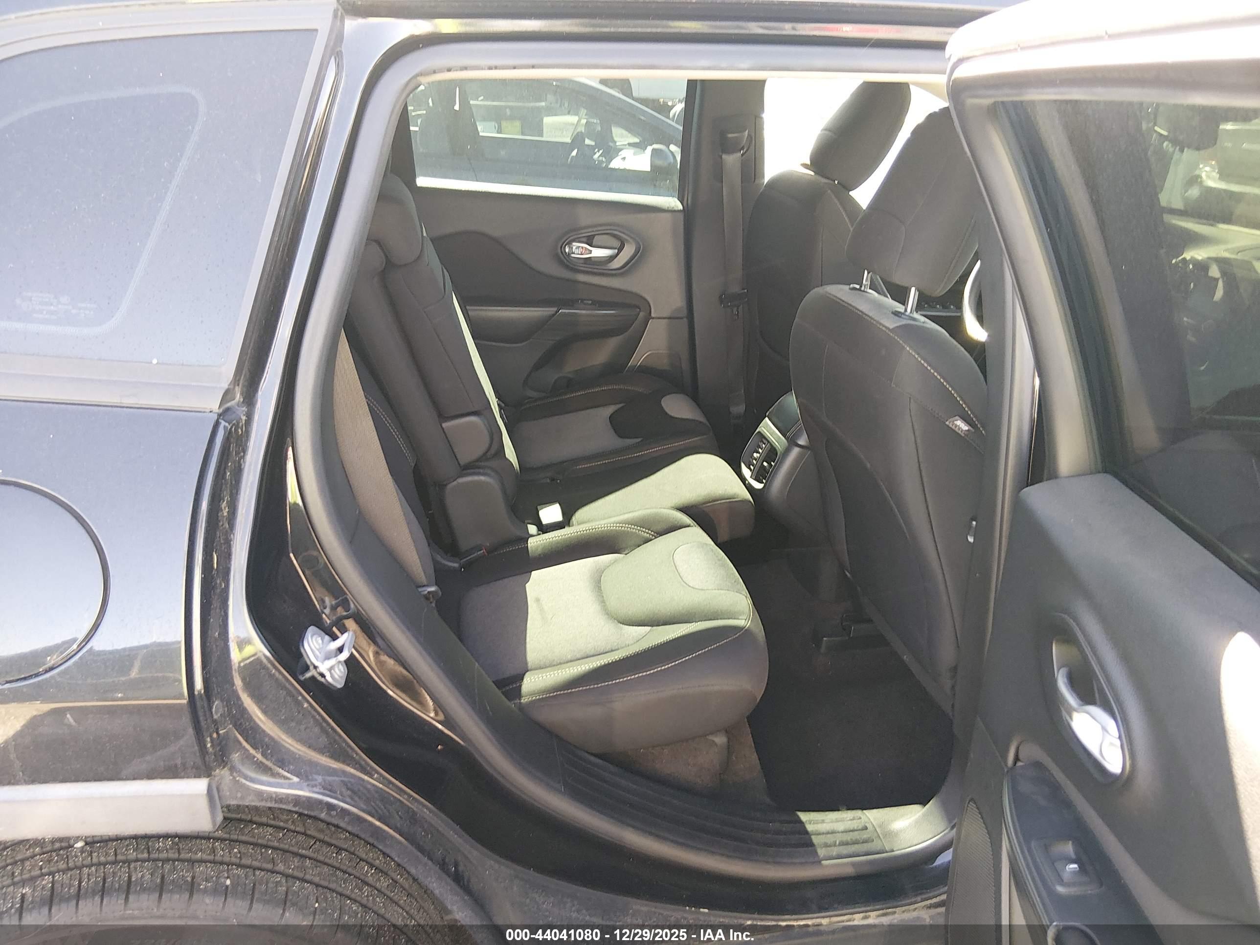 JEEP CHEROKEE image 8