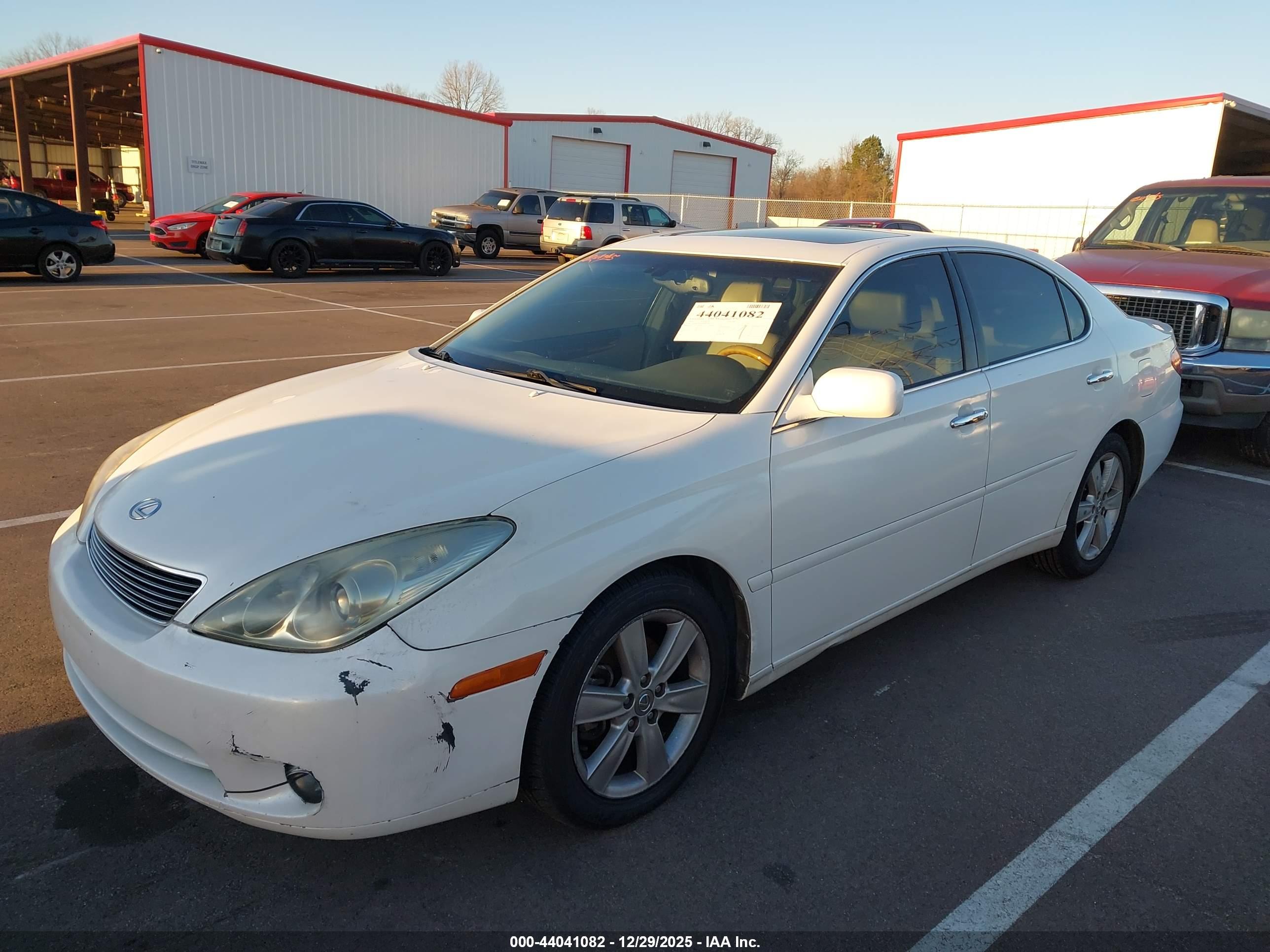 LEXUS ES image 2