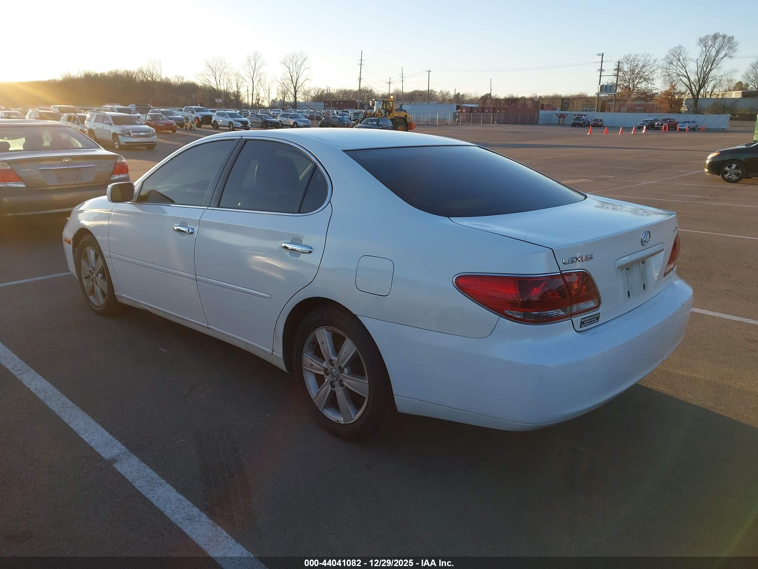 LEXUS ES image 3