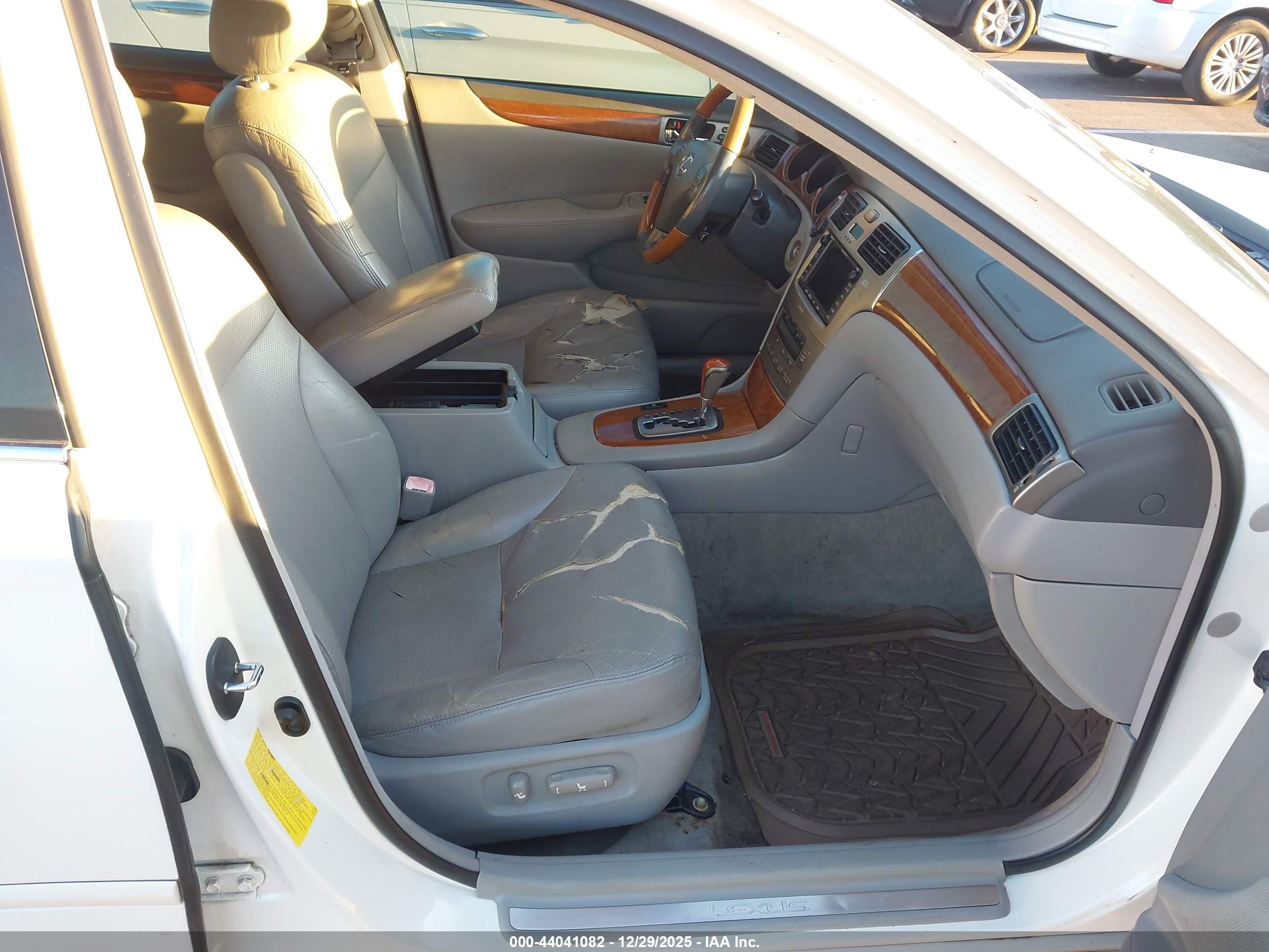 LEXUS ES image 5