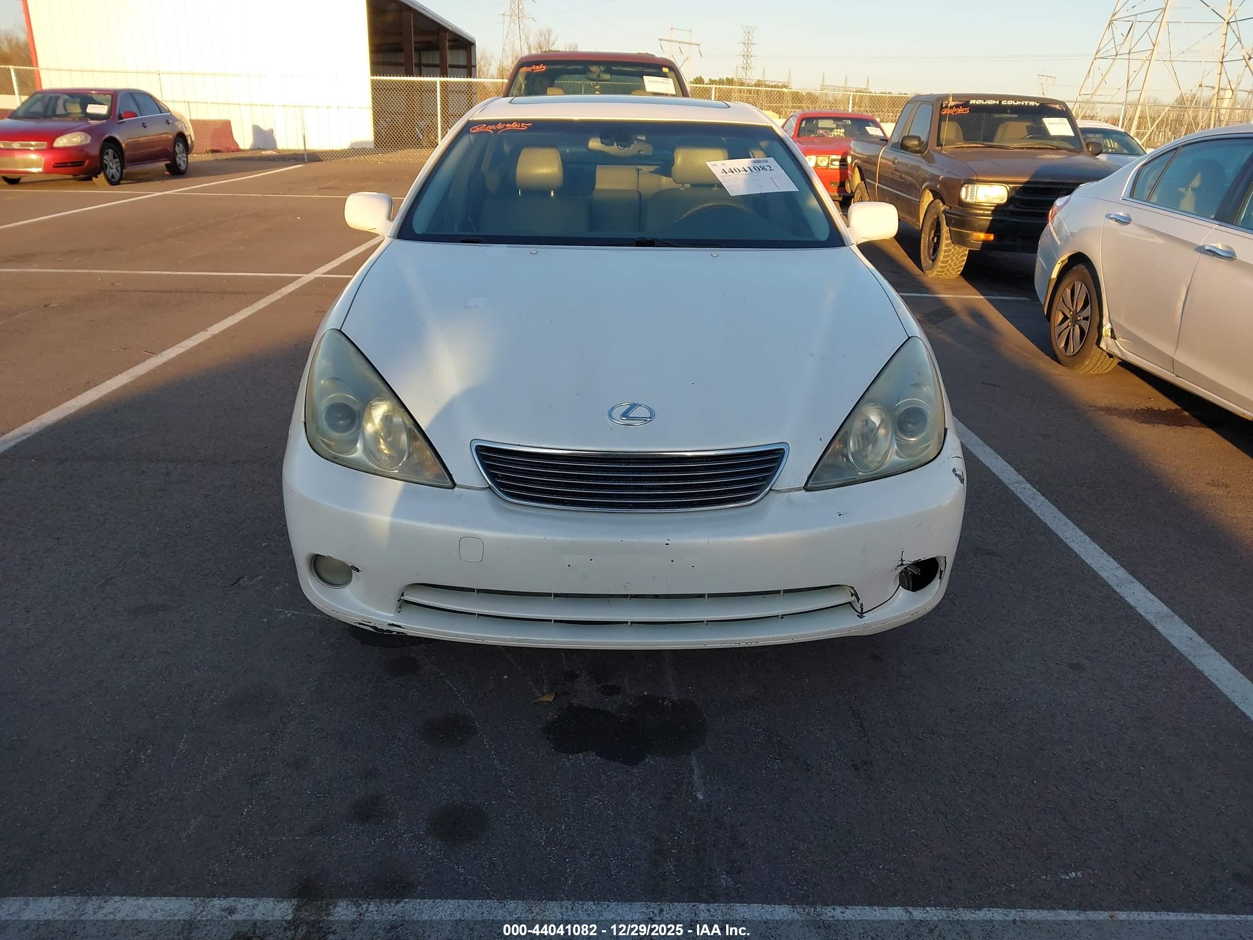 LEXUS ES image 6