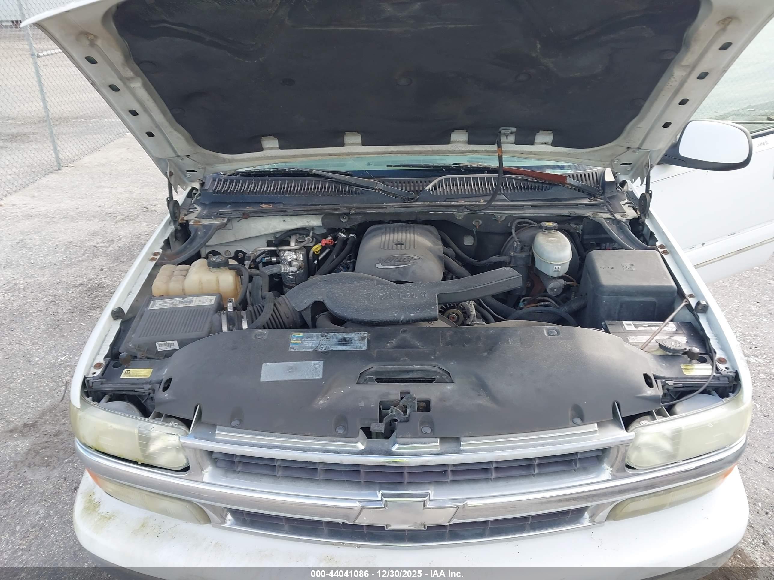 CHEVROLET SUBURBAN image 10