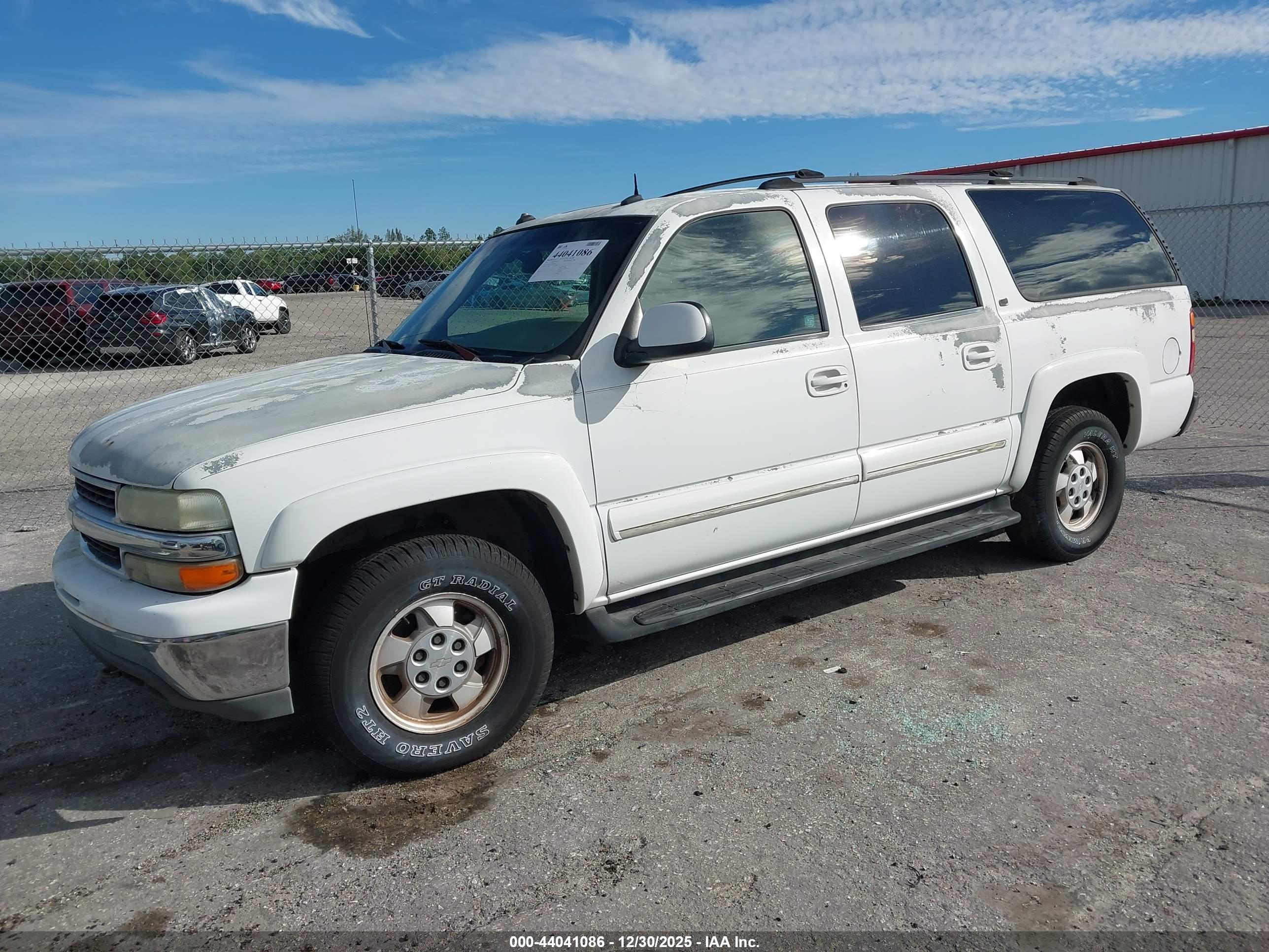 CHEVROLET SUBURBAN image 2