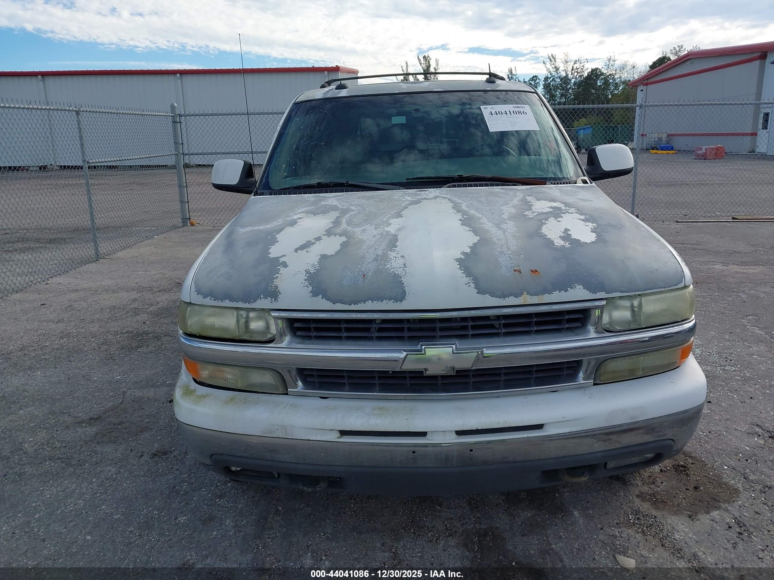 CHEVROLET SUBURBAN image 6