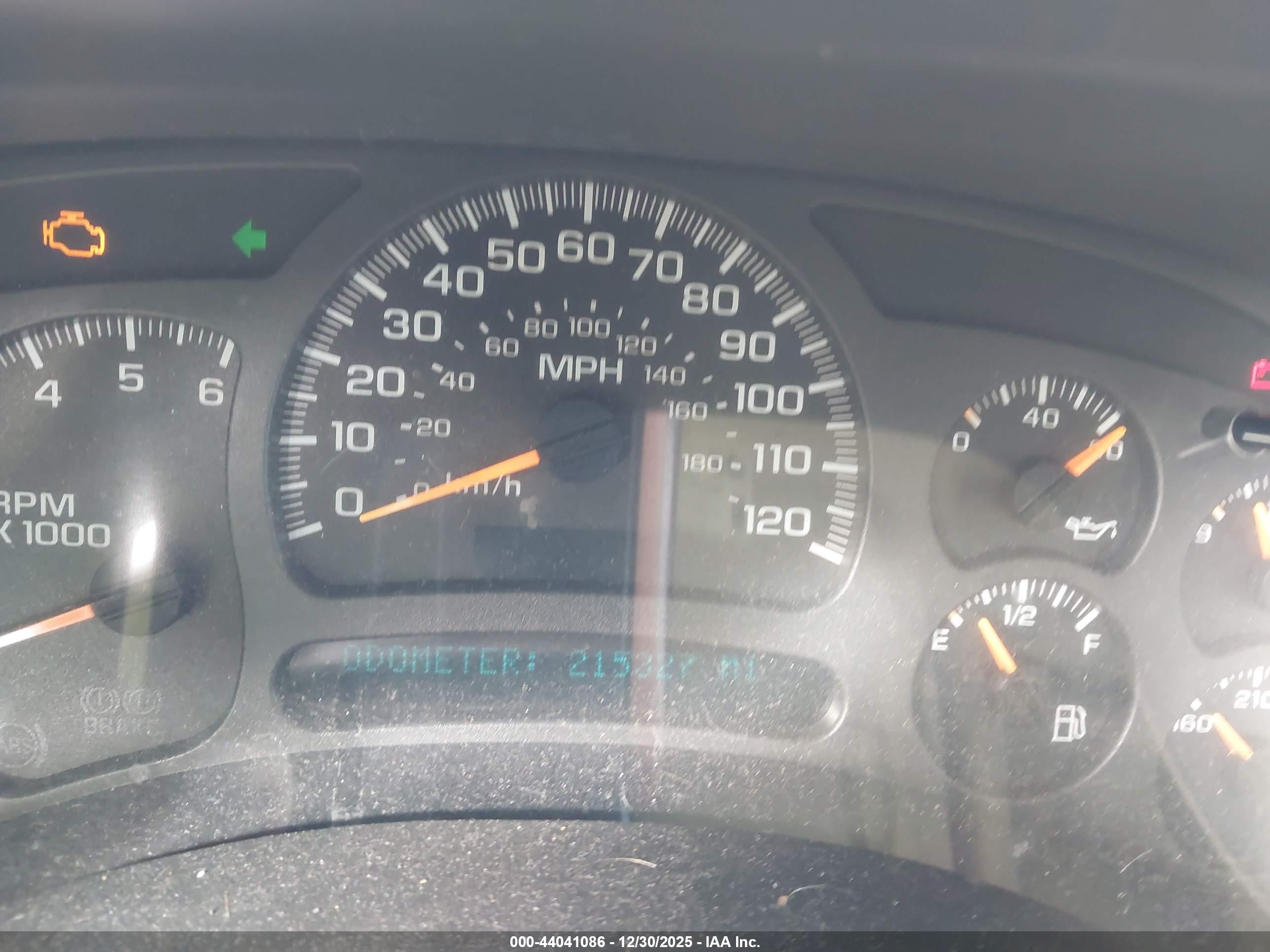 CHEVROLET SUBURBAN image 7