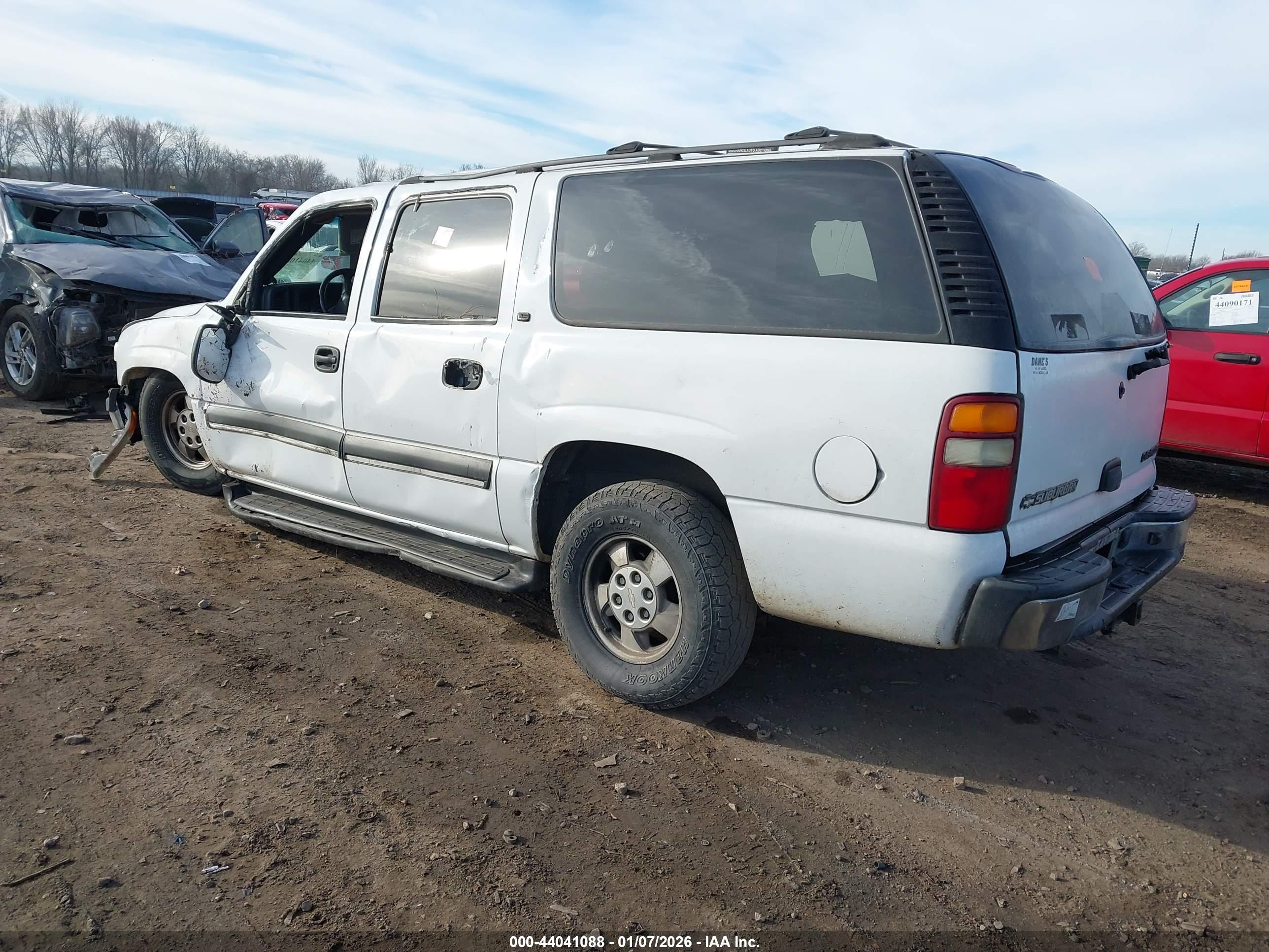 CHEVROLET SUBURBAN image 3