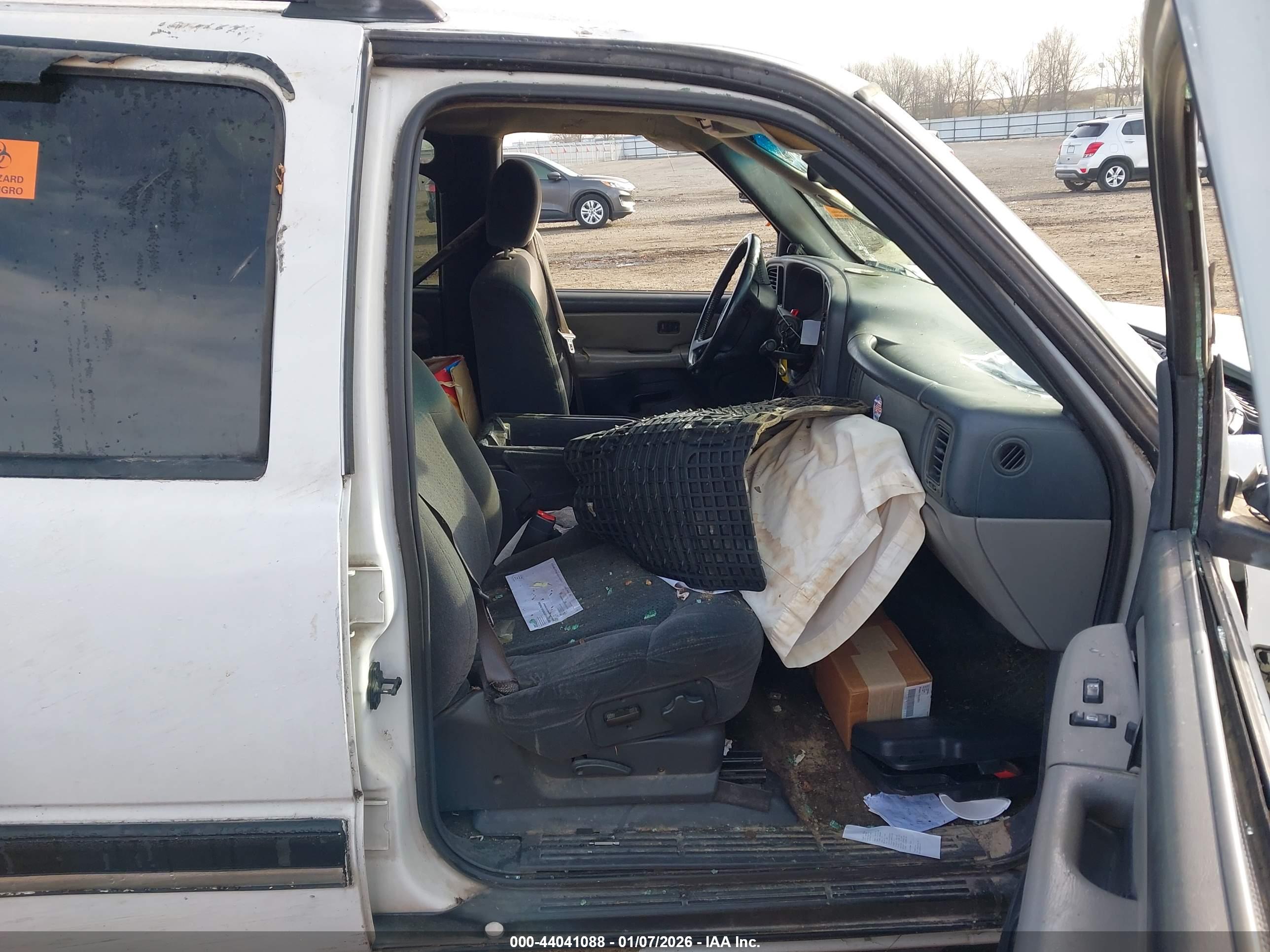 CHEVROLET SUBURBAN image 5