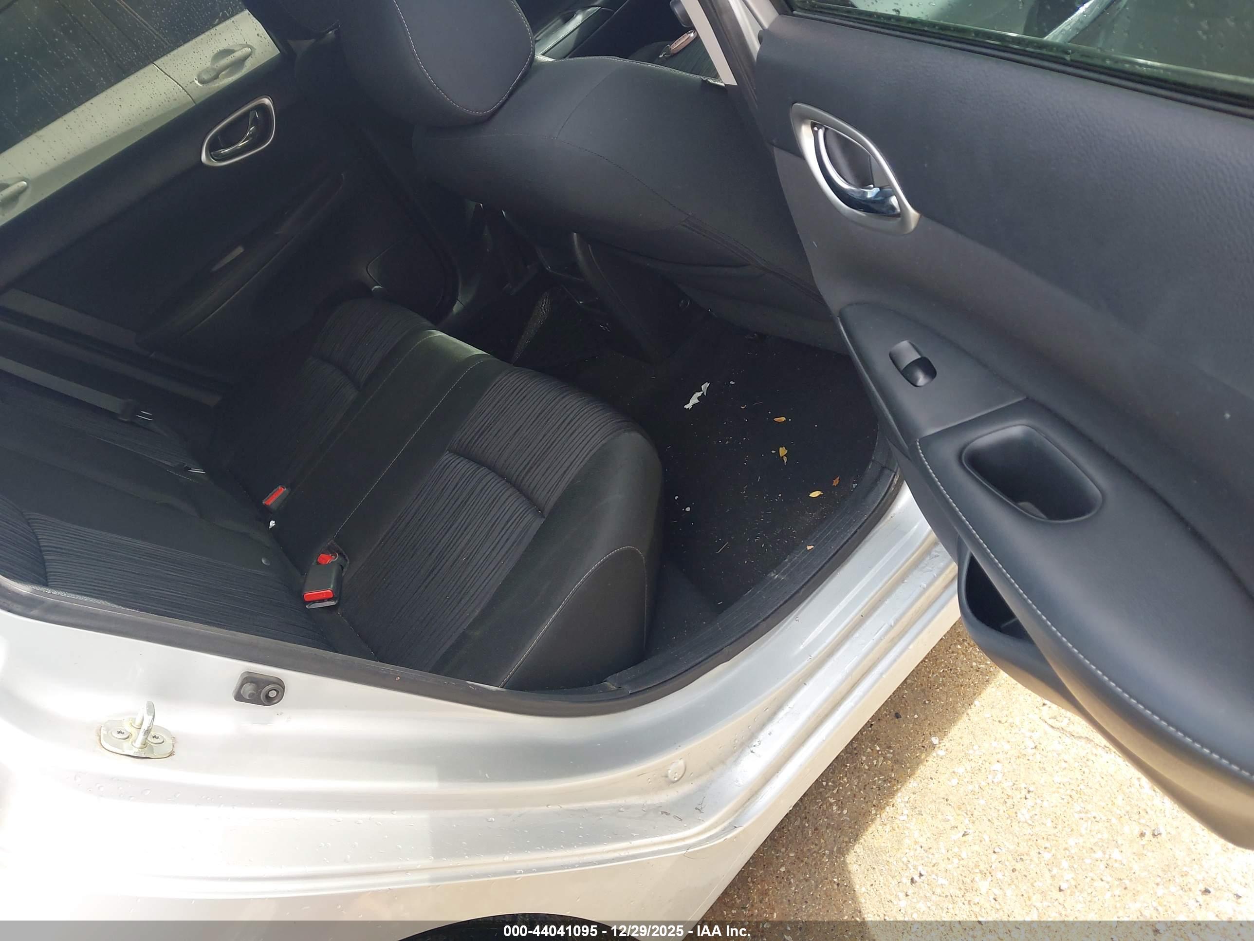 NISSAN SENTRA image 8