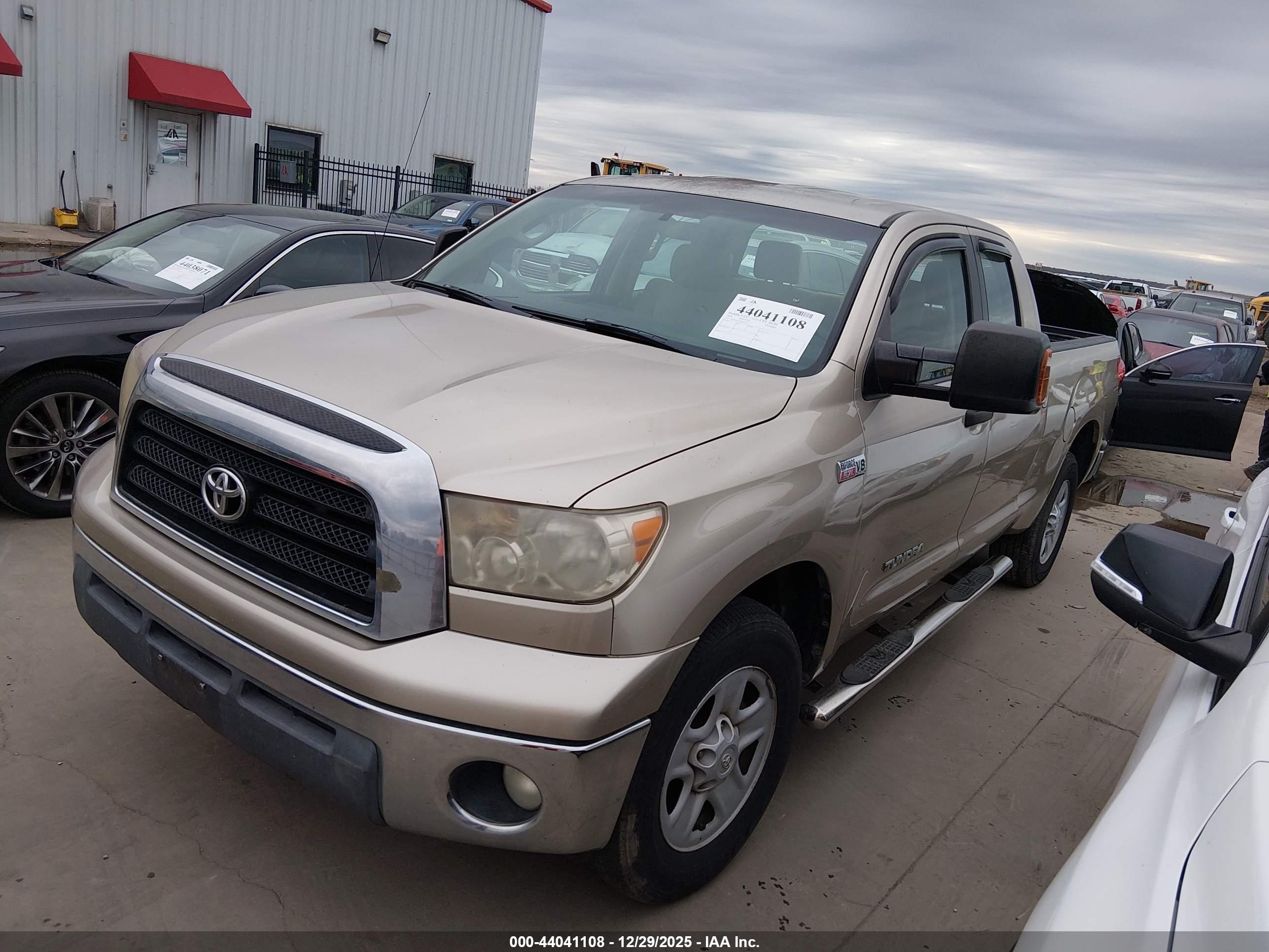 TOYOTA TUNDRA image 2