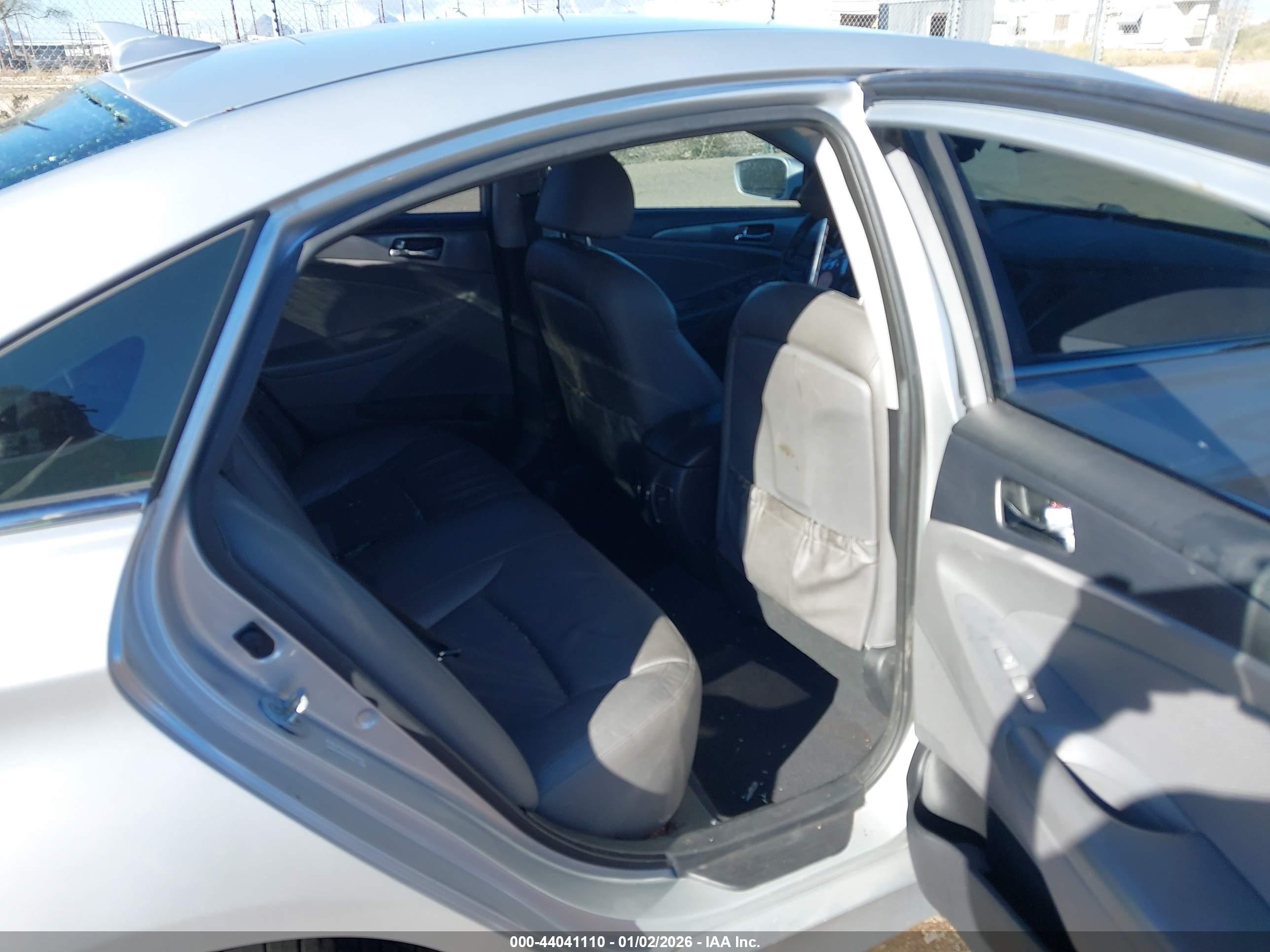 HYUNDAI SONATA image 8
