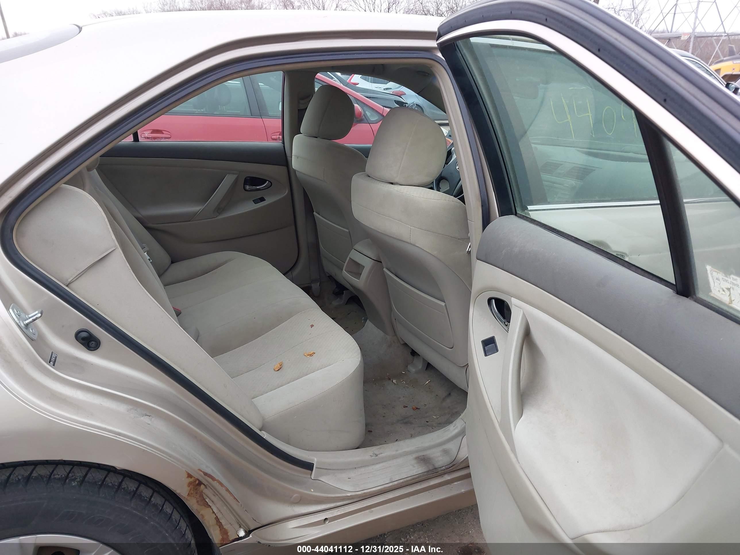TOYOTA CAMRY image 8