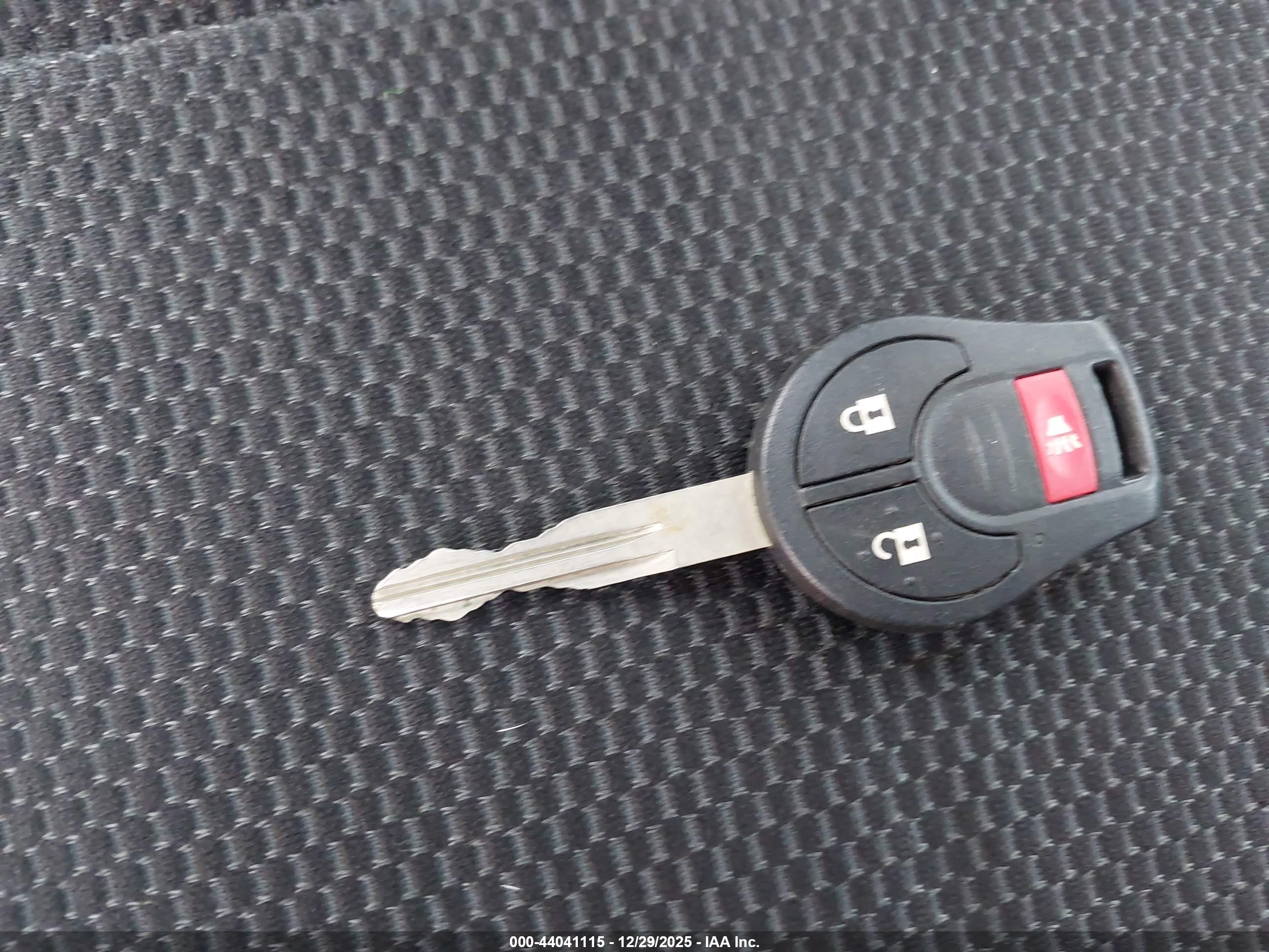 NISSAN VERSA image 11