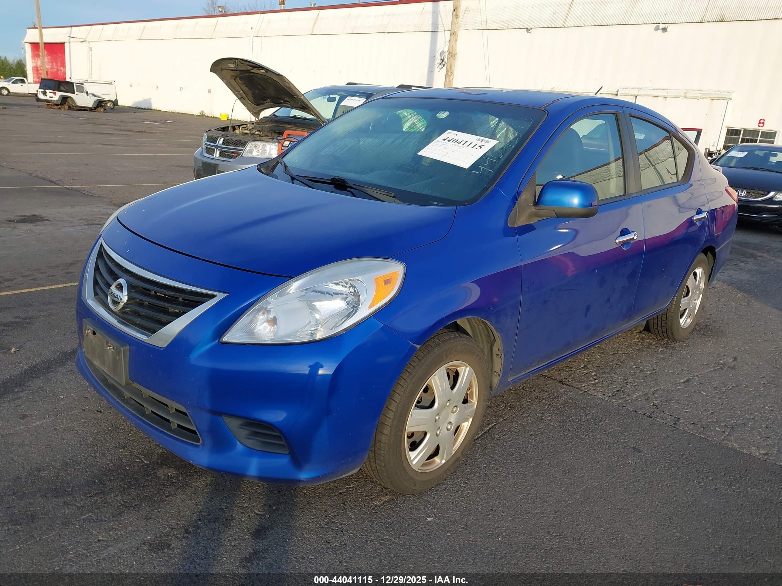 NISSAN VERSA image 2