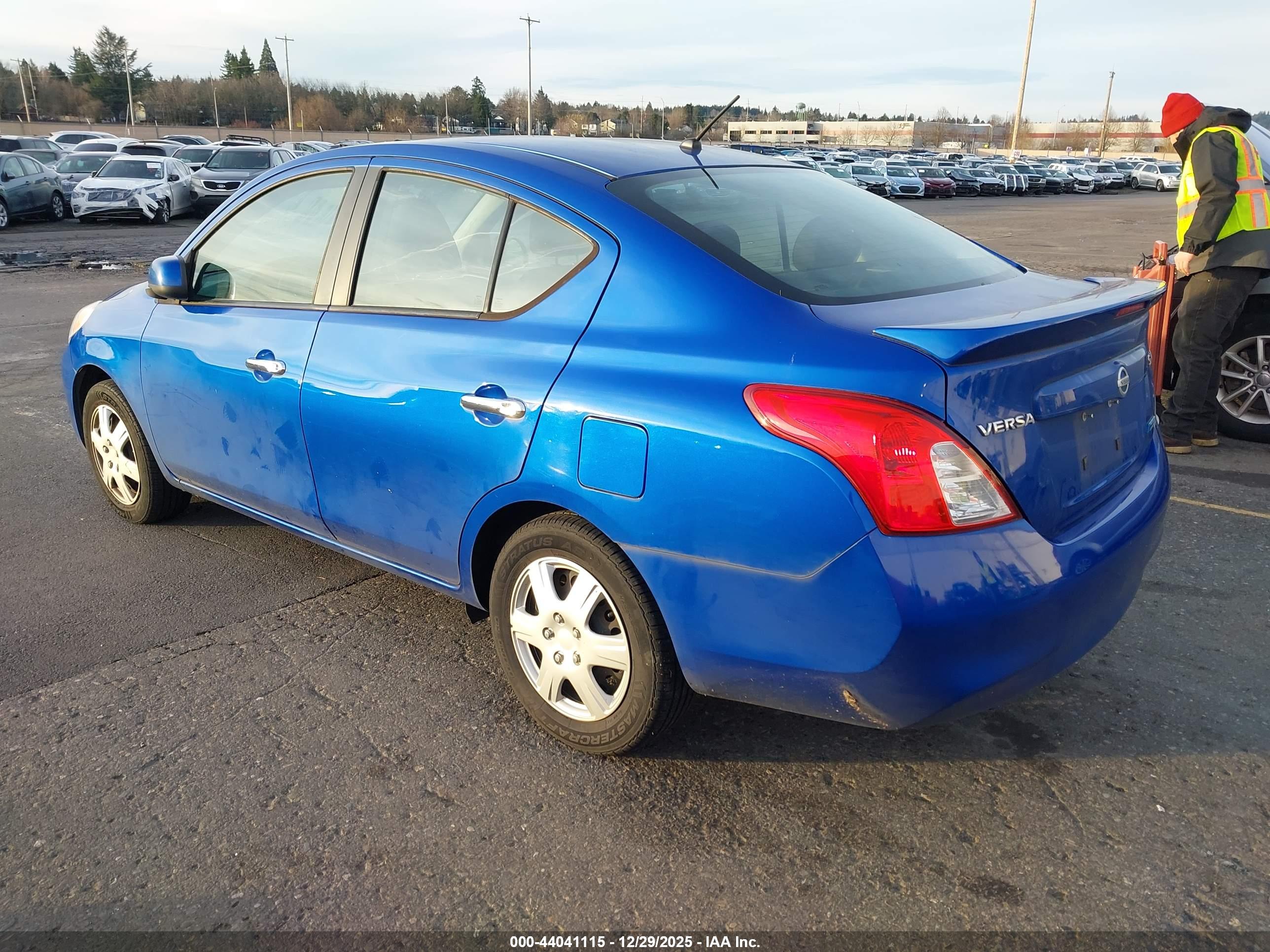 NISSAN VERSA image 3