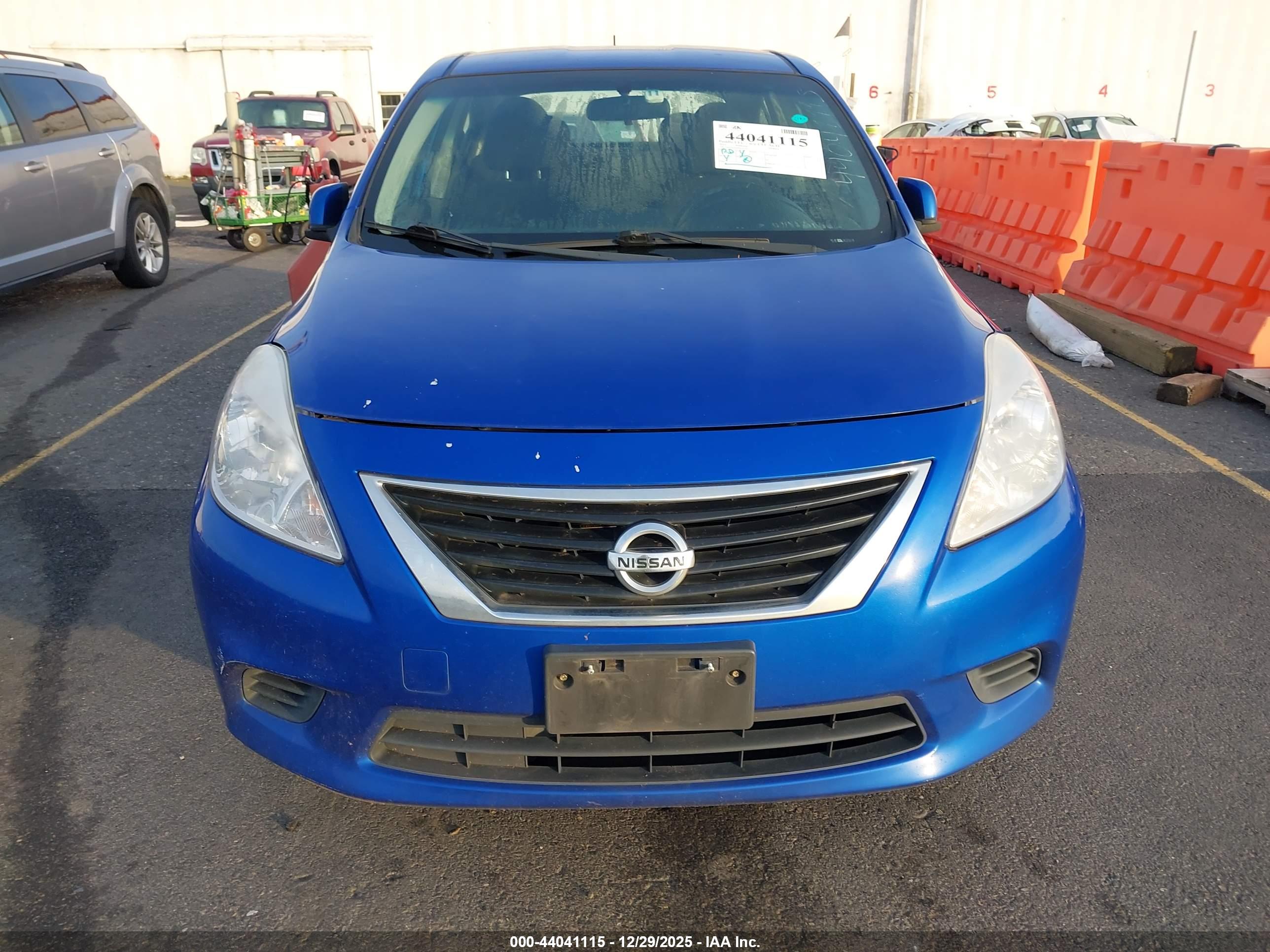 NISSAN VERSA image 6