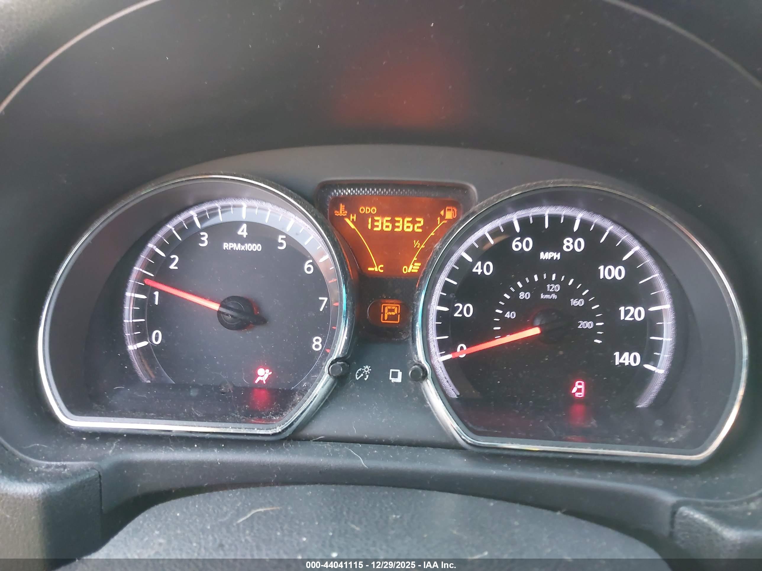 NISSAN VERSA image 7
