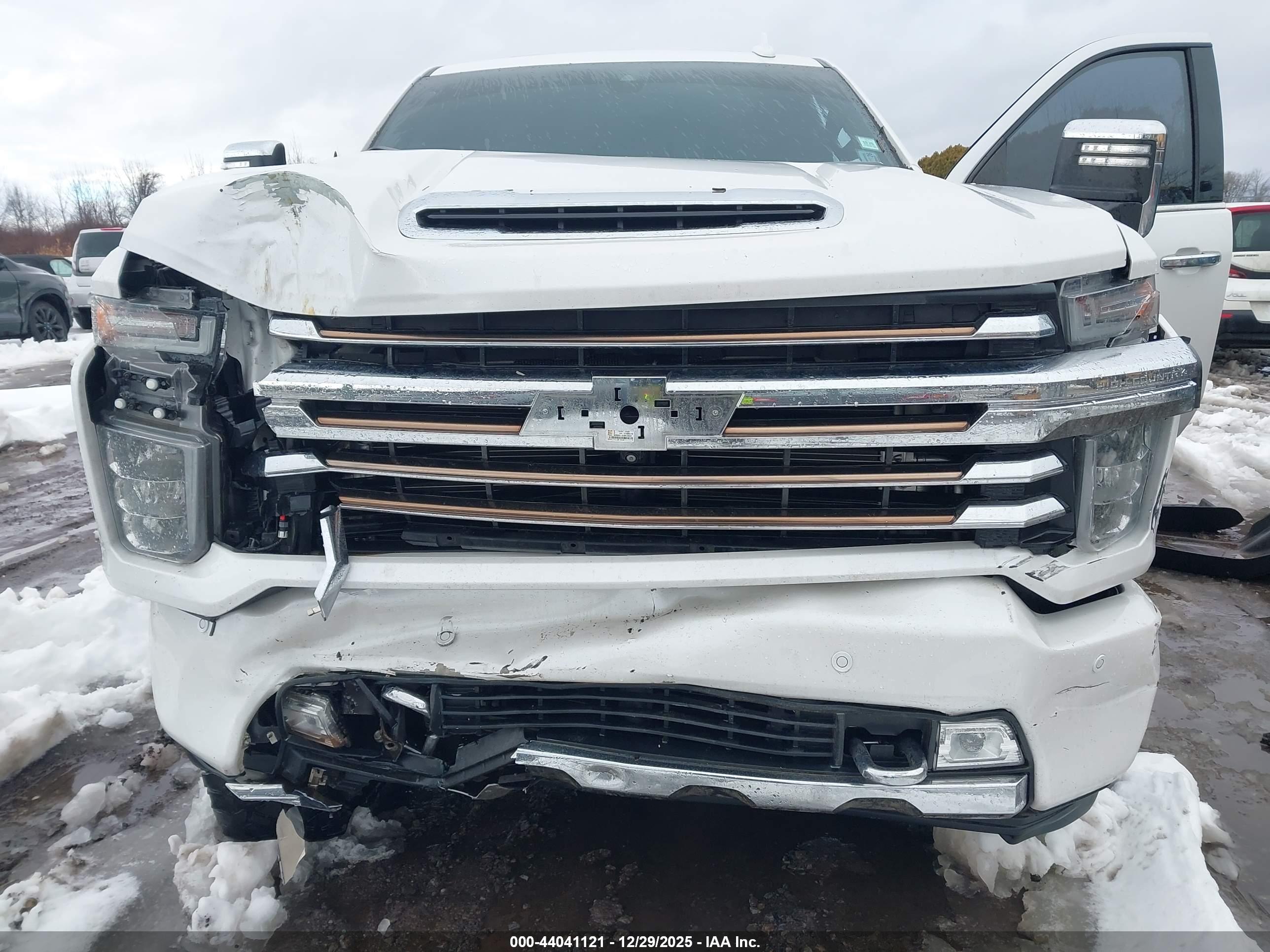 CHEVROLET SILVERADO image 6