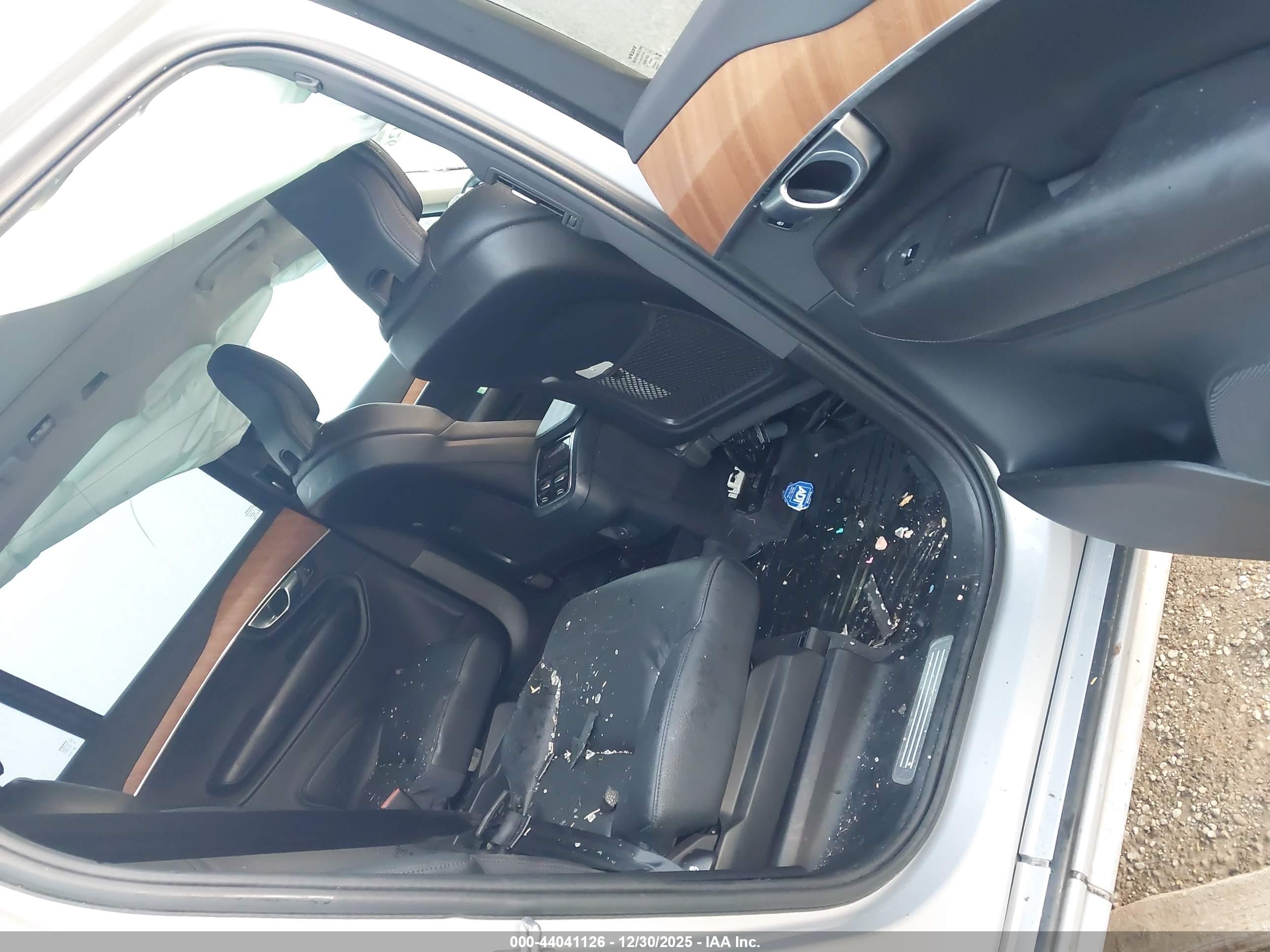 VOLVO XC90 image 8