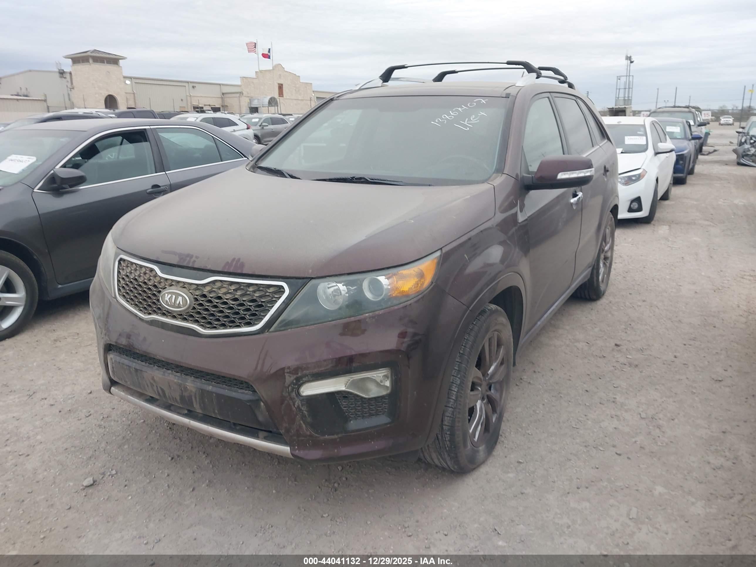 KIA SORENTO image 2