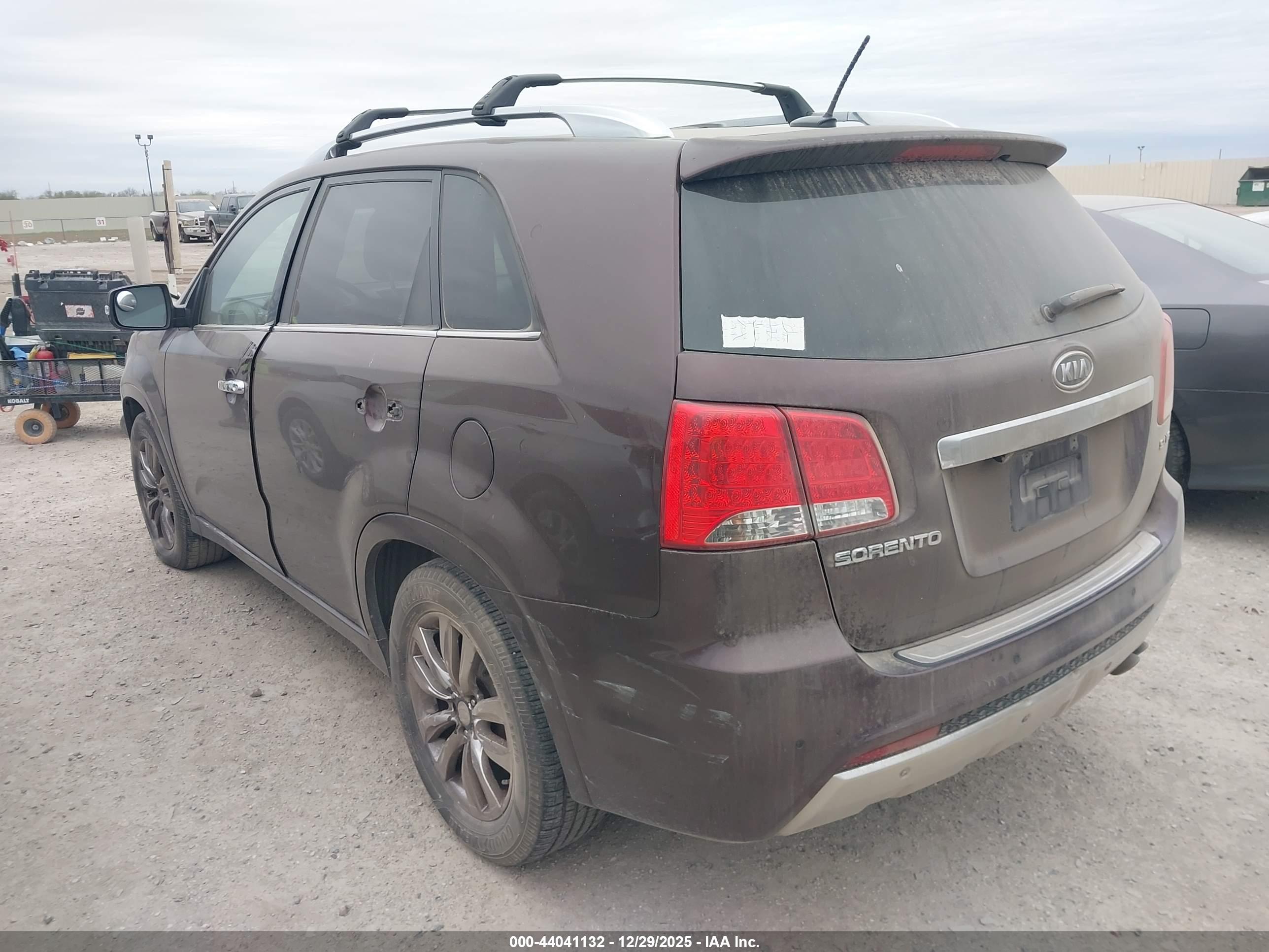 KIA SORENTO image 3