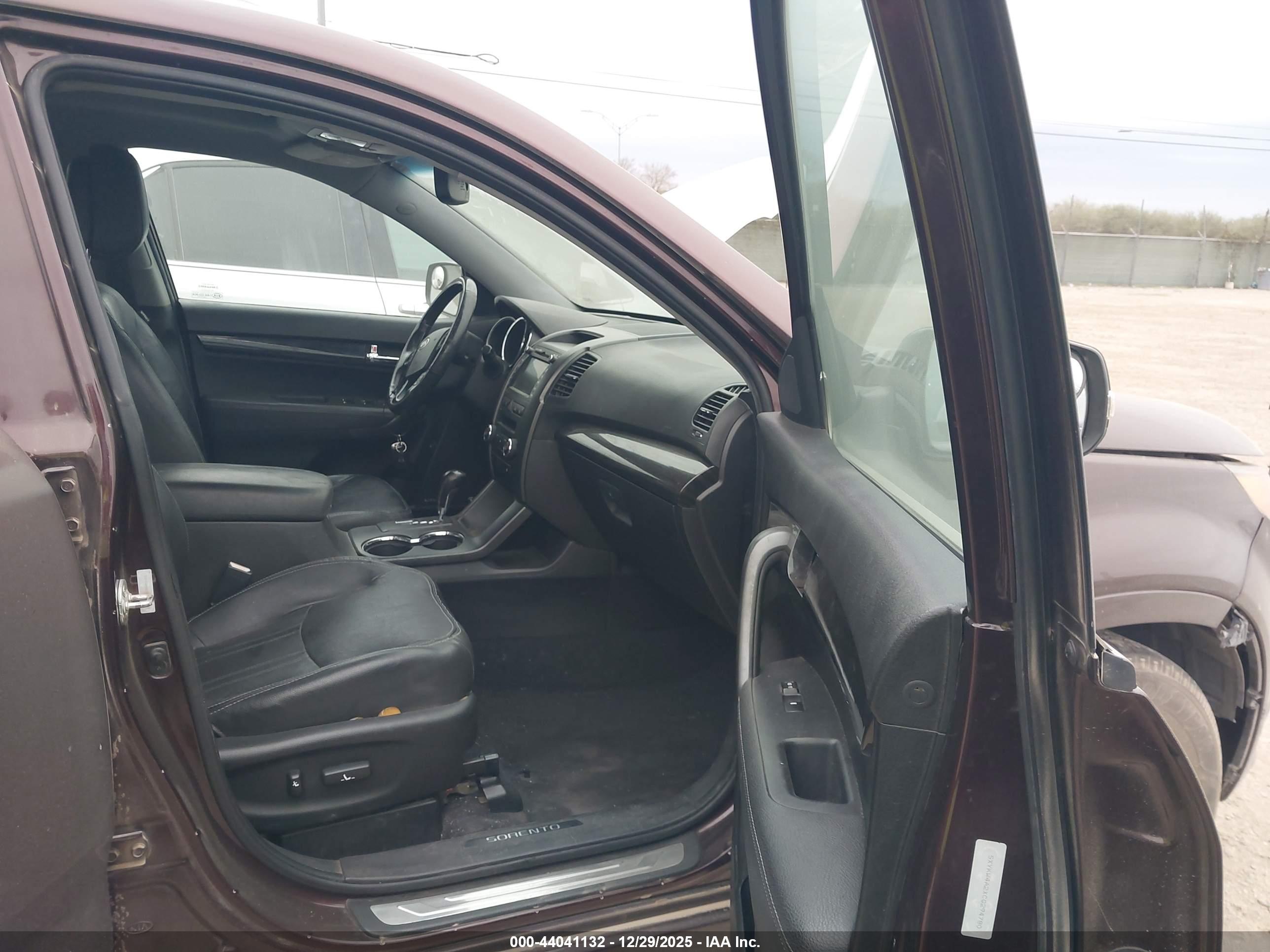 KIA SORENTO image 5