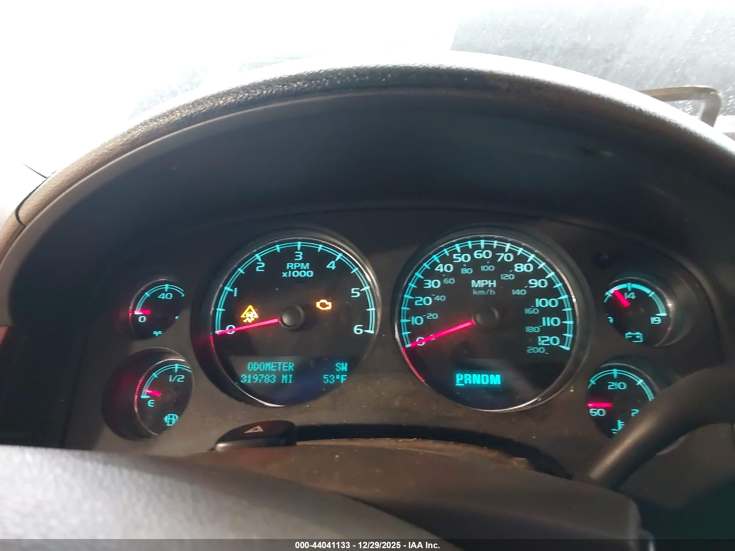 CHEVROLET SUBURBAN image 7