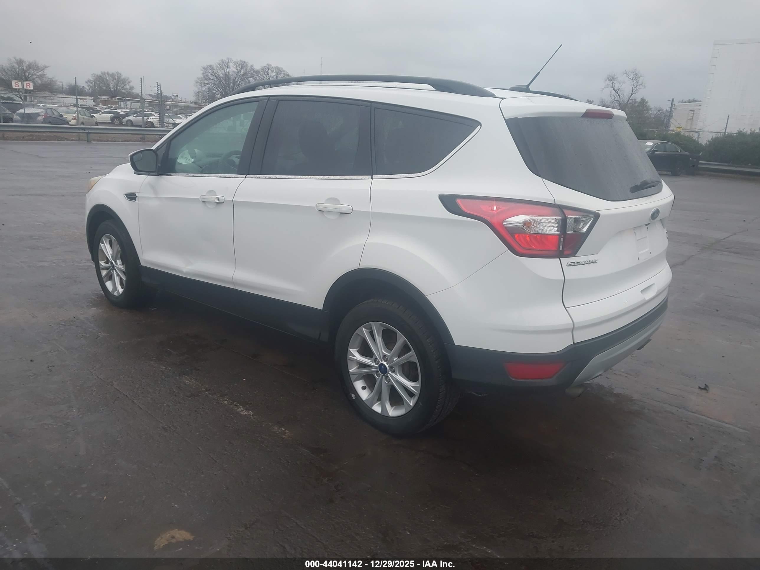FORD ESCAPE image 3