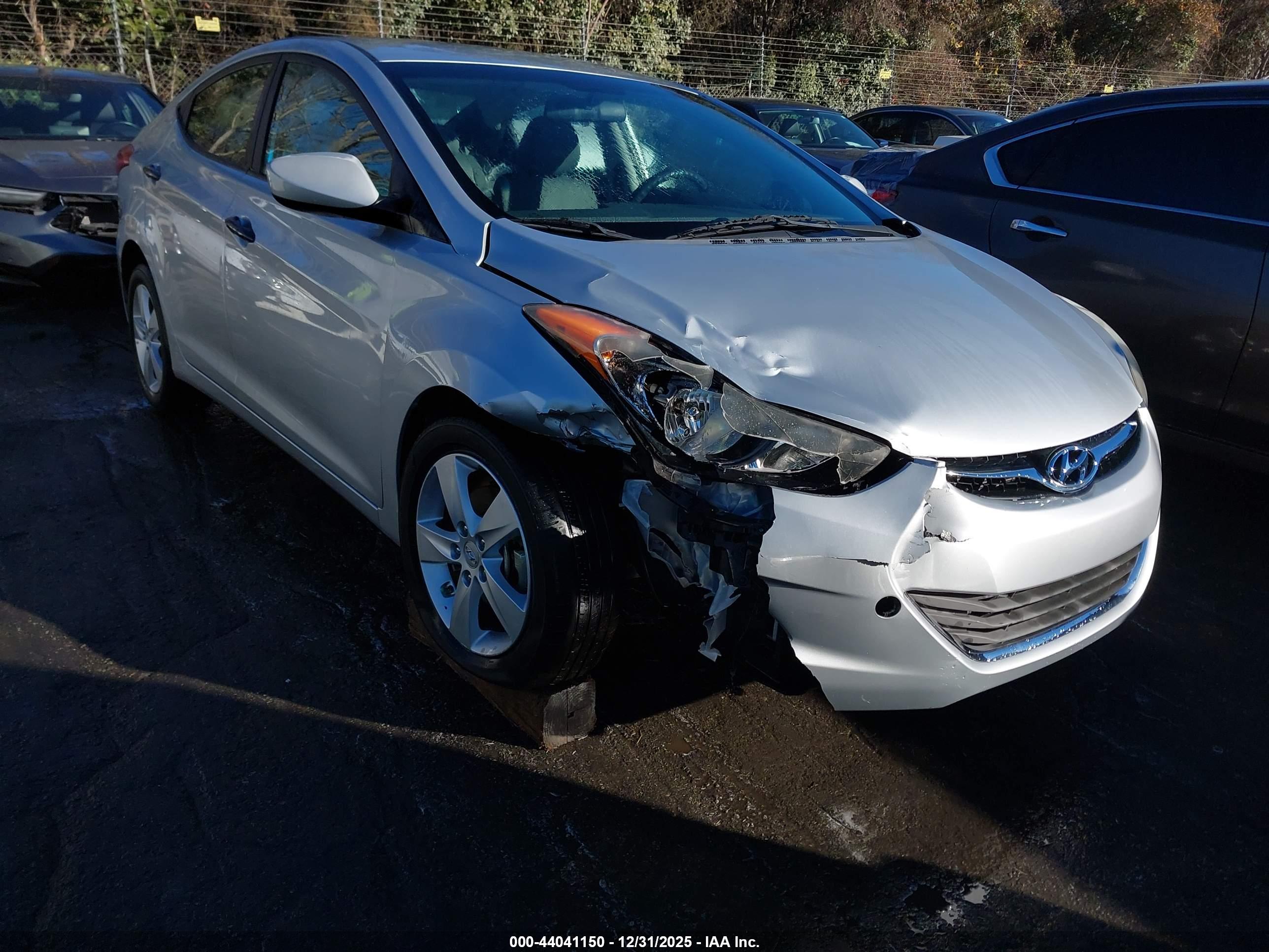 HYUNDAI ELANTRA image 6