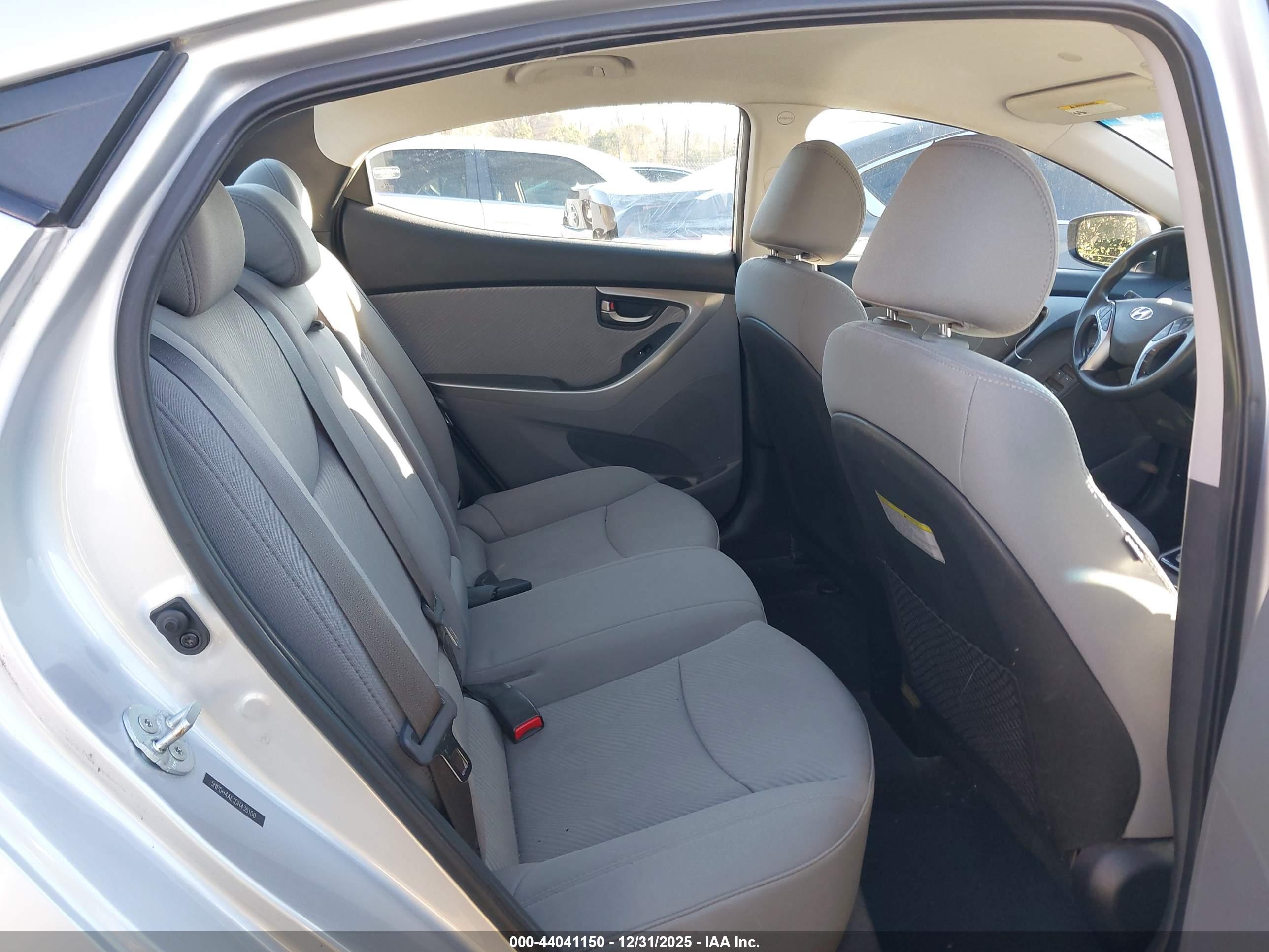 HYUNDAI ELANTRA image 8