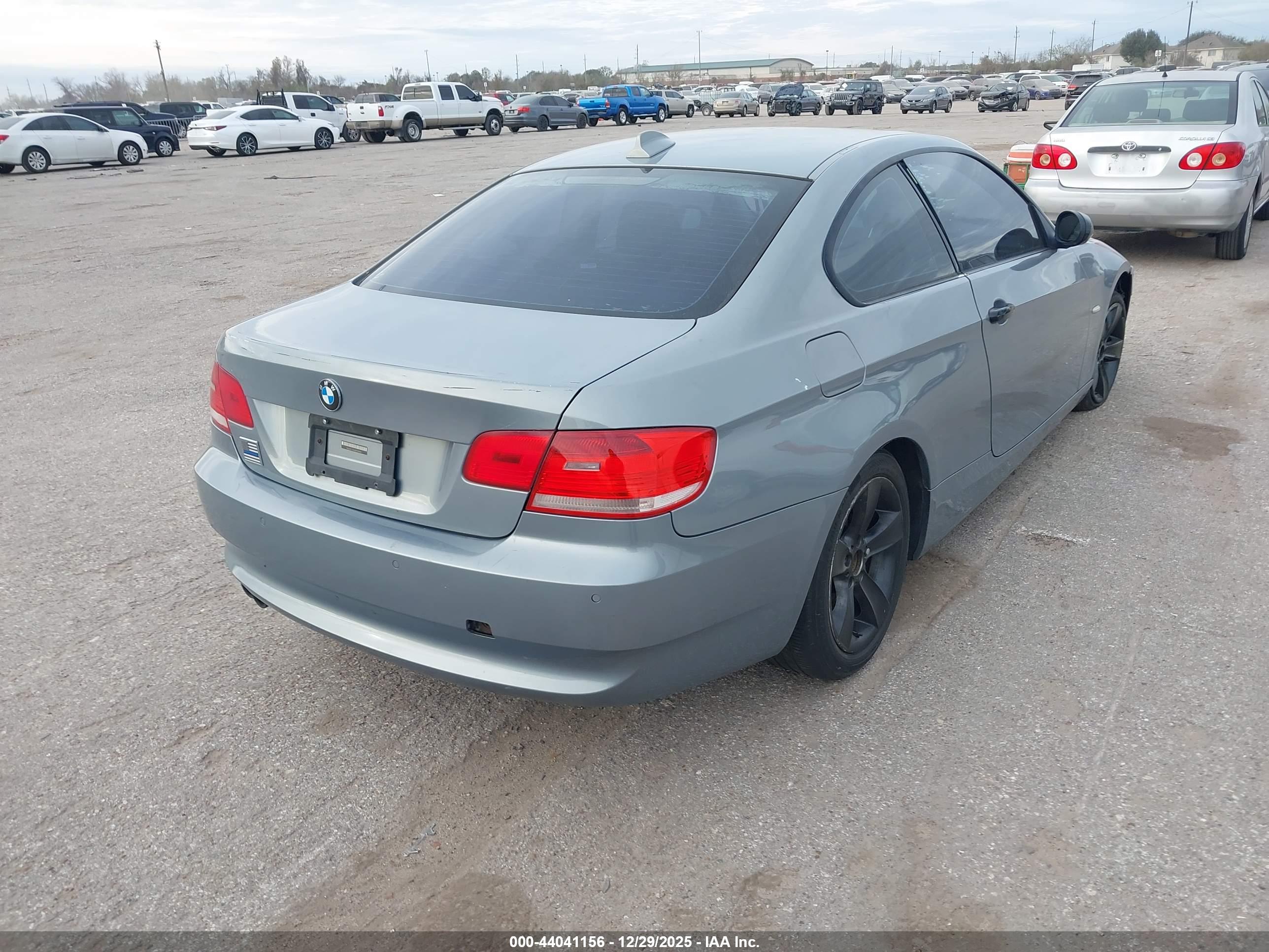BMW 328XI image 4