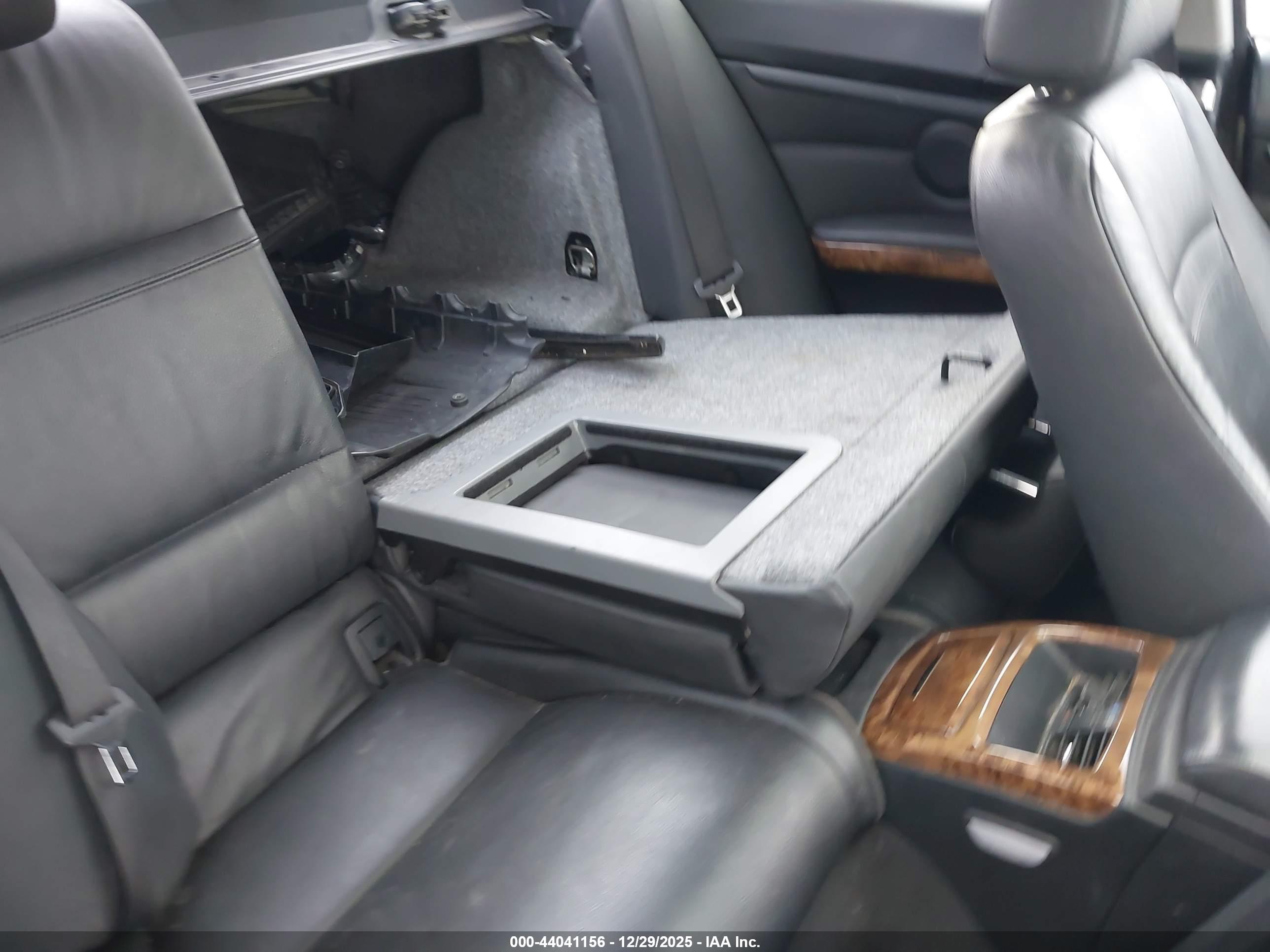 BMW 328XI image 8