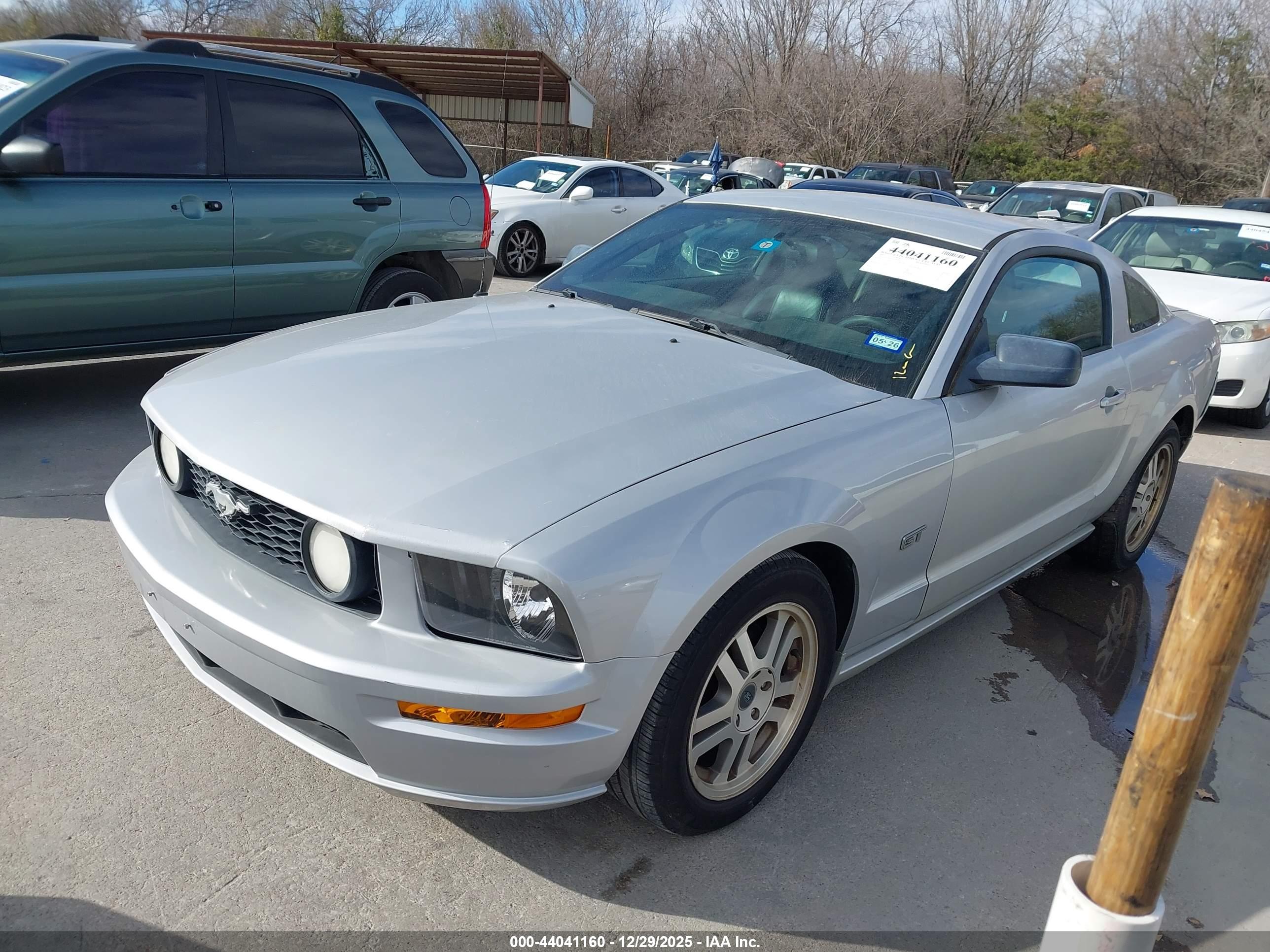 FORD MUSTANG image 2