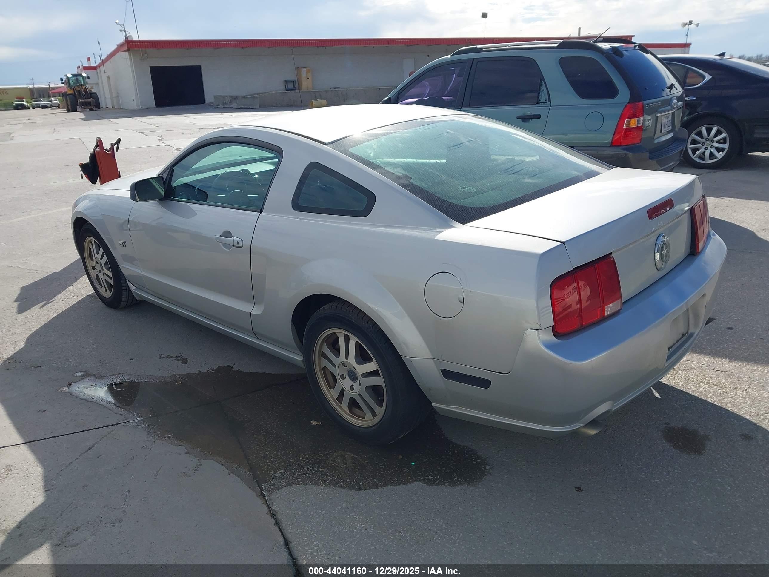 FORD MUSTANG image 3
