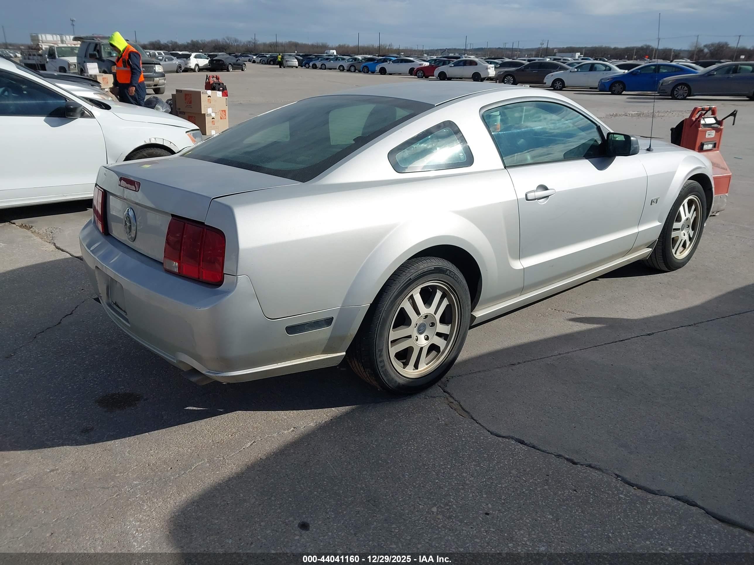 FORD MUSTANG image 4