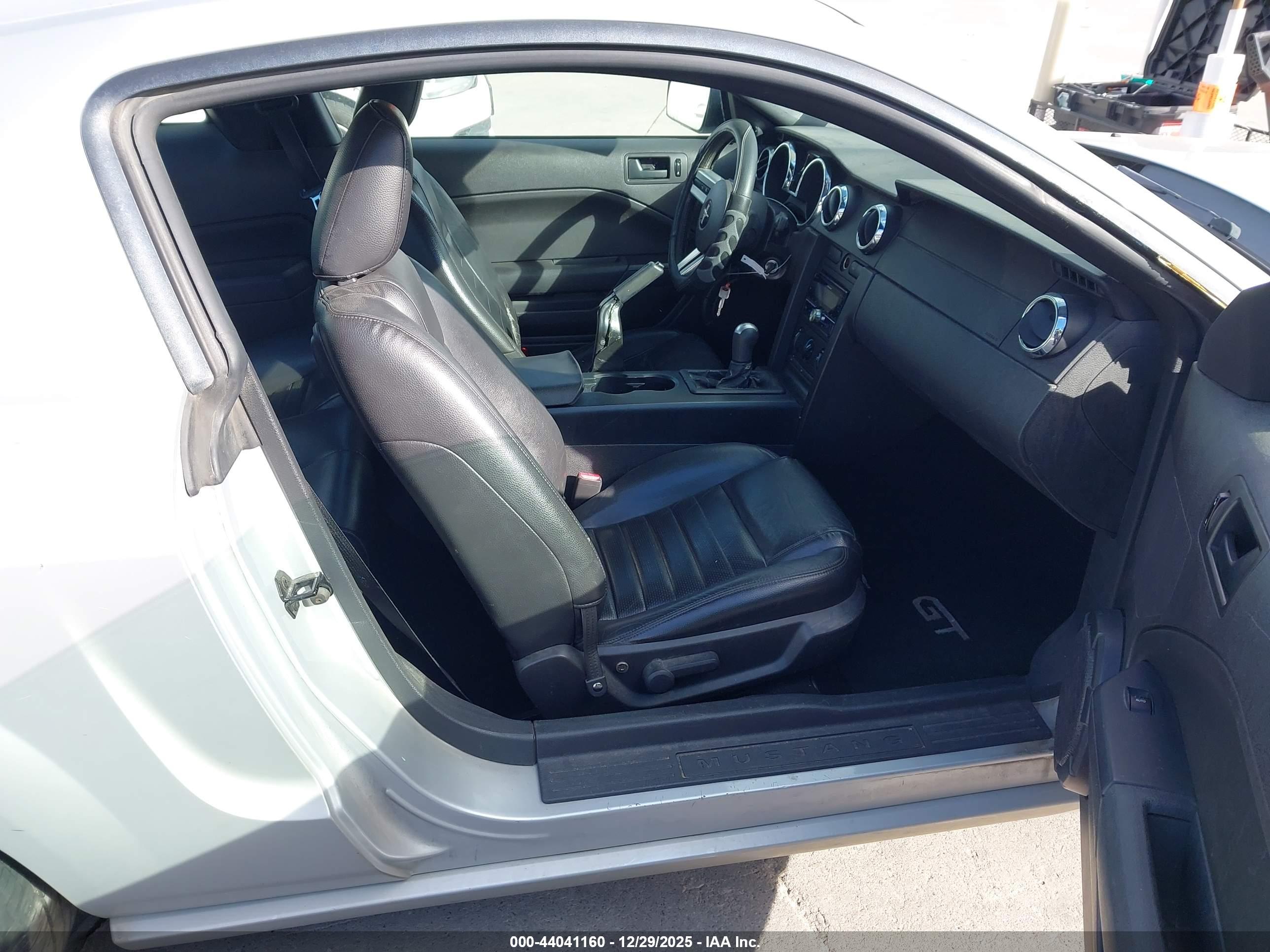 FORD MUSTANG image 5