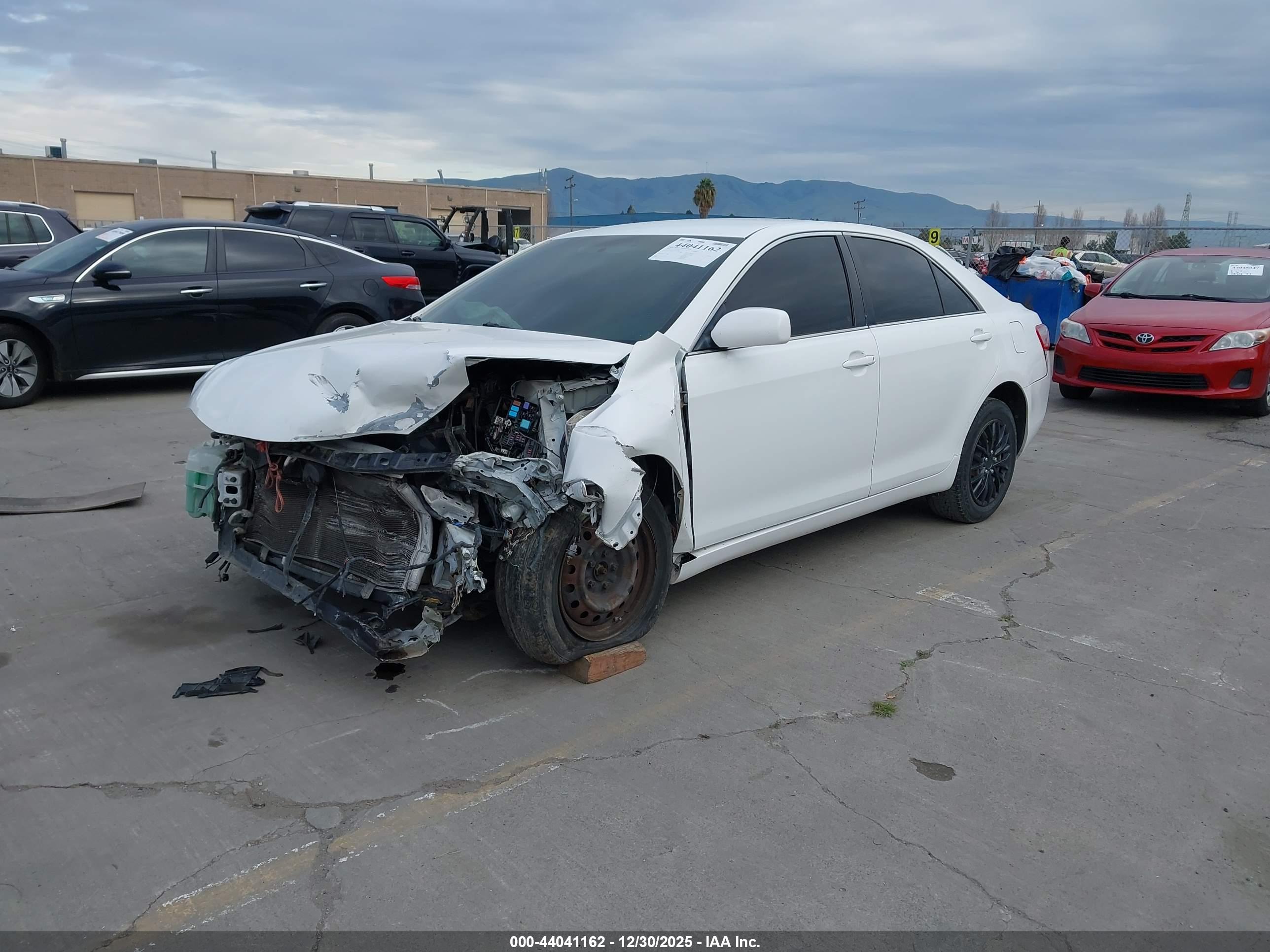 TOYOTA CAMRY image 2