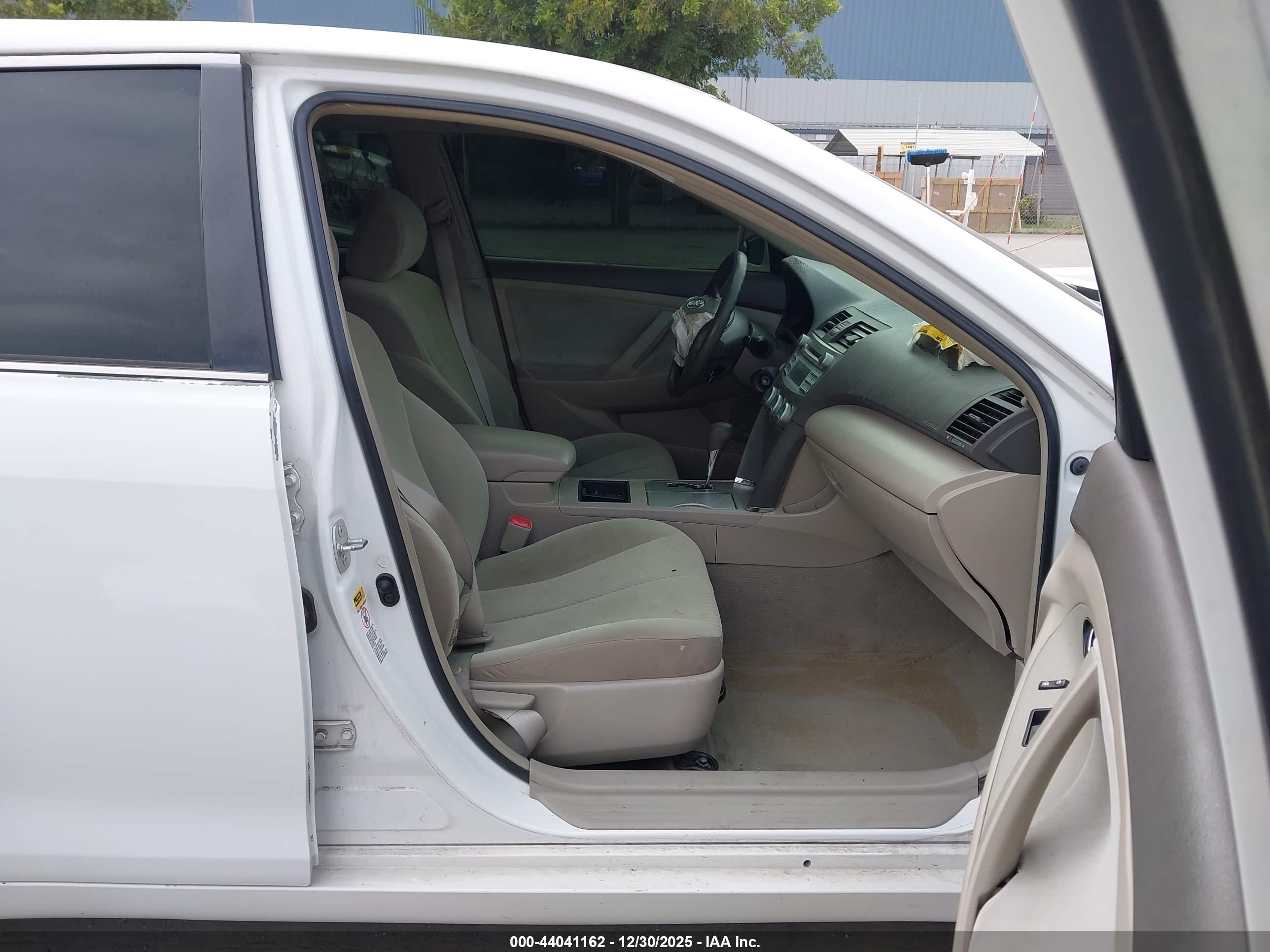 TOYOTA CAMRY image 5