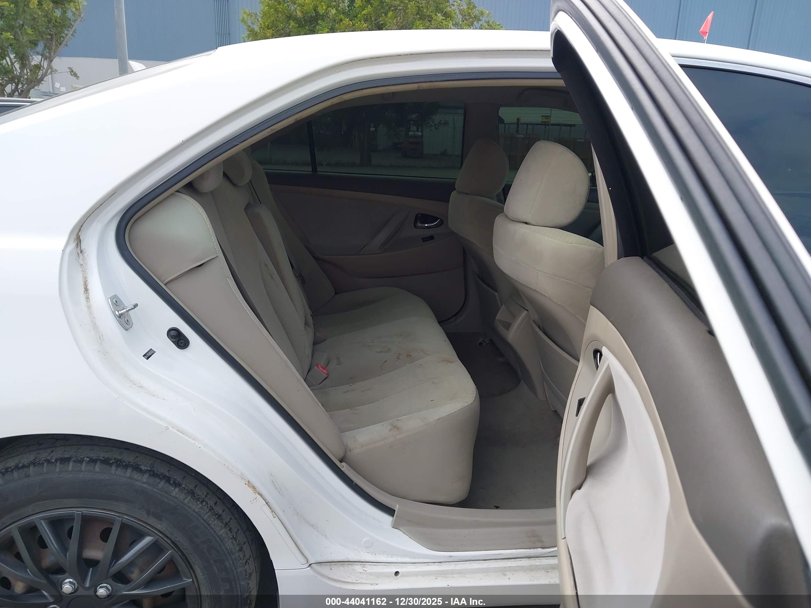 TOYOTA CAMRY image 8