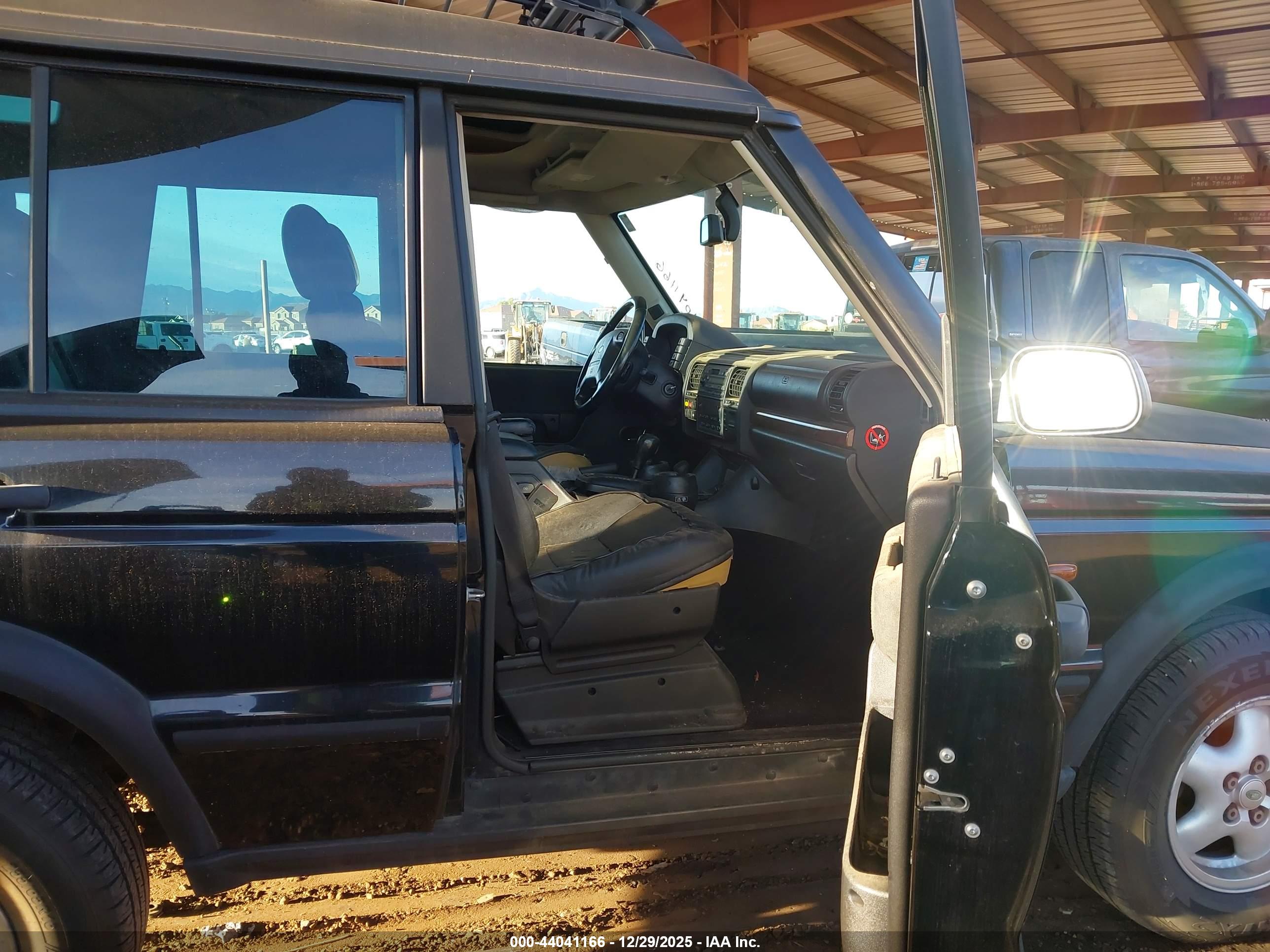 LAND ROVER image 5