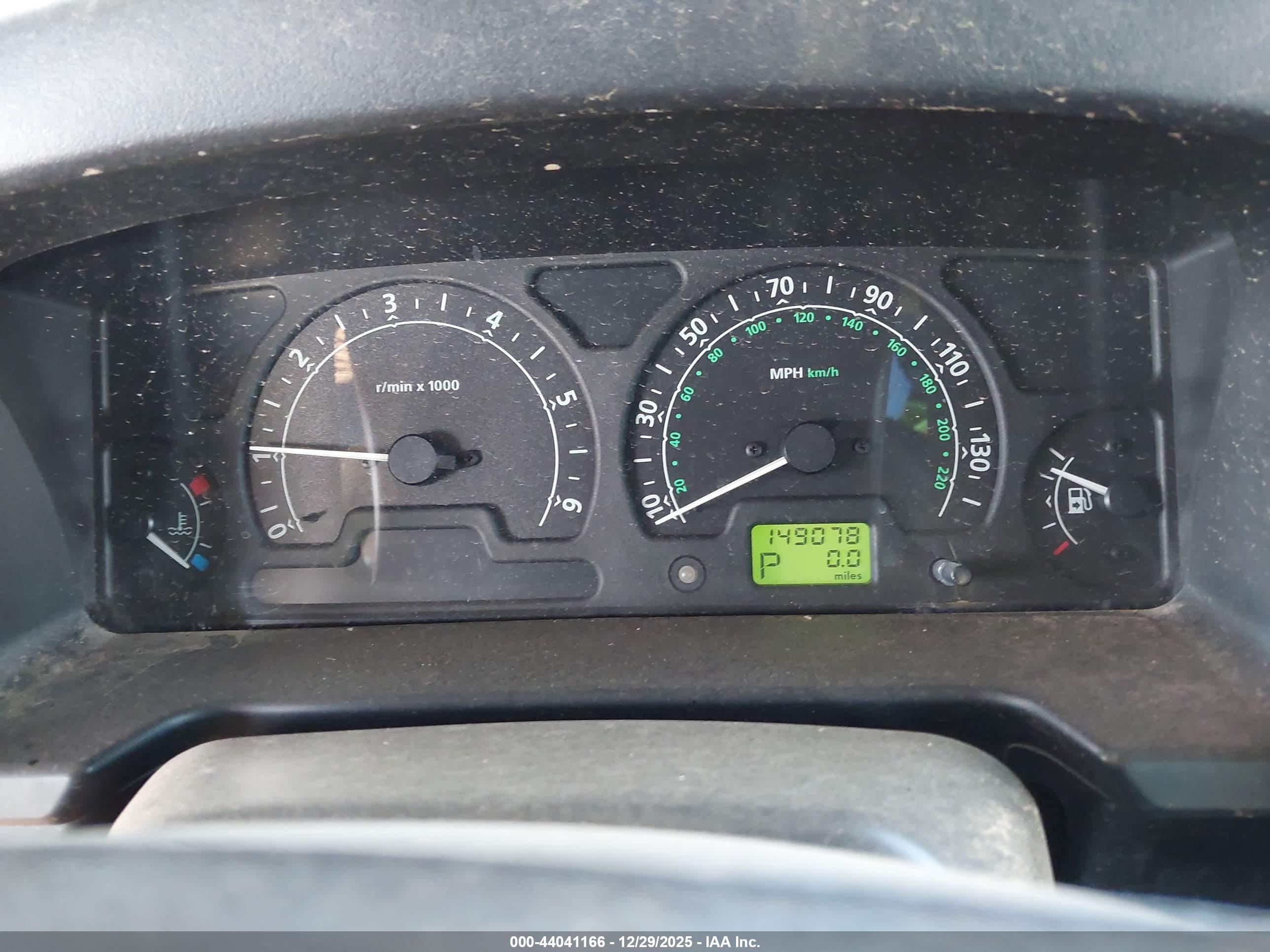 LAND ROVER image 7