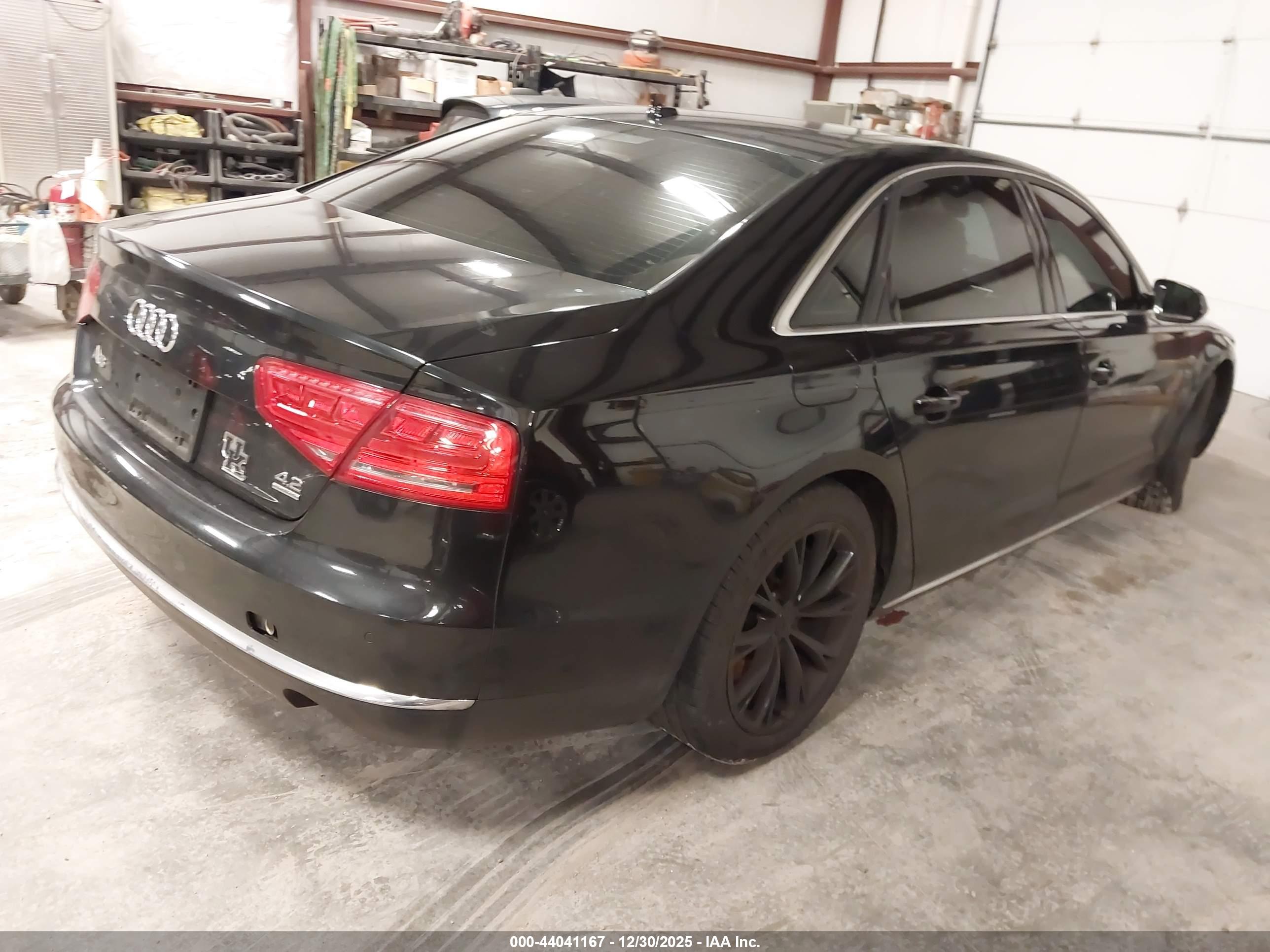 AUDI A8 image 4